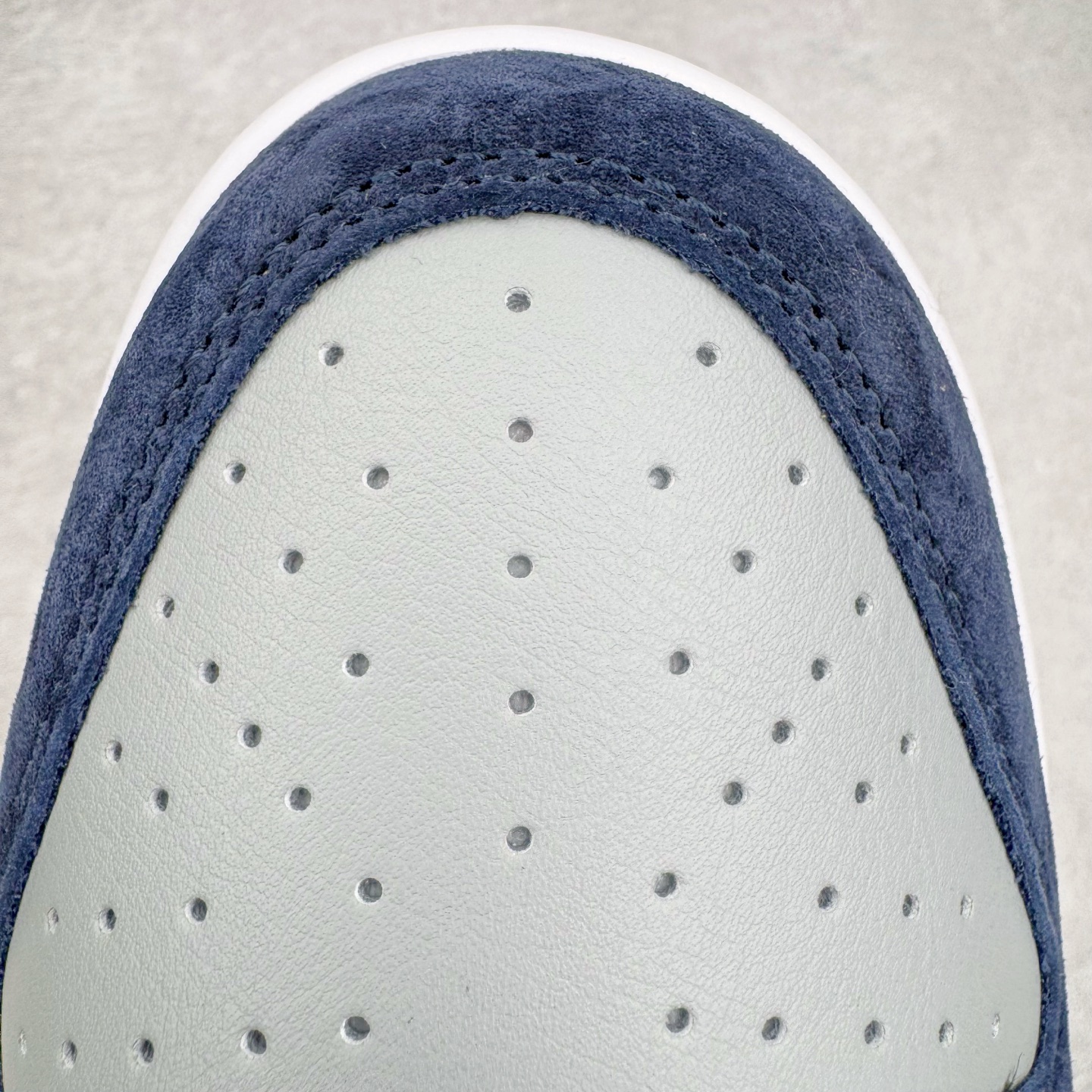 图片[14]-＃KZ神版 NK Dunk Low 蓝灰 IB3079-400 毫无疑问市场中端王者 全码福利开炸 长期补货价格一步到位 毫无疑问市场中端王者 实力大厂出品 新配色陆续开发 利润个位数只为口碑 全套原纸板楦头开发 确保原汁原味 完美呈现DUNK版型 一比一鞋头弧度高度鞋身弧度 此版本只针对中端市场 皮料材质有所更替 其他数据细节工艺流程均保持一致 绝不口嗨 细节品控鞋型随意对比 独家私模官方第六代原厂航空铝磨具打磨大底 鞋头坡度极致还原 无解鞋型 原盒原配 圈内天花板工艺 原厂玻璃冲刀 超高清洁度 全鞋零毛边皮料切割 原厂中底布点胶 中底布拉帮走线遵循公司 尺码：36 36.5 37.5 38 38.5 39 40 40.5 41 42 42.5 43 44 44.5 45 46 47.5 48.5-选品中心