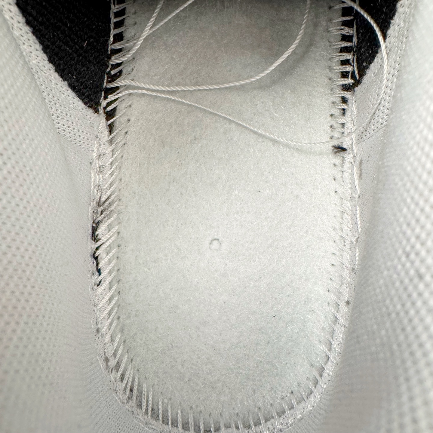 图片[10]-＃KZ神版 NK Dunk Low 白黑 IB4620-141 毫无疑问市场中端王者 全码福利开炸 长期补货价格一步到位 毫无疑问市场中端王者 实力大厂出品 新配色陆续开发 利润个位数只为口碑 全套原纸板楦头开发 确保原汁原味 完美呈现DUNK版型 一比一鞋头弧度高度鞋身弧度 此版本只针对中端市场 皮料材质有所更替 其他数据细节工艺流程均保持一致 绝不口嗨 细节品控鞋型随意对比 独家私模官方第六代原厂航空铝磨具打磨大底 鞋头坡度极致还原 无解鞋型 原盒原配 圈内天花板工艺 原厂玻璃冲刀 超高清洁度 全鞋零毛边皮料切割 原厂中底布点胶 中底布拉帮走线遵循公司 尺码：36 36.5 37.5 38 38.5 39 40 40.5 41 42 42.5 43 44 44.5 45 46 47.5 48.5-选品中心