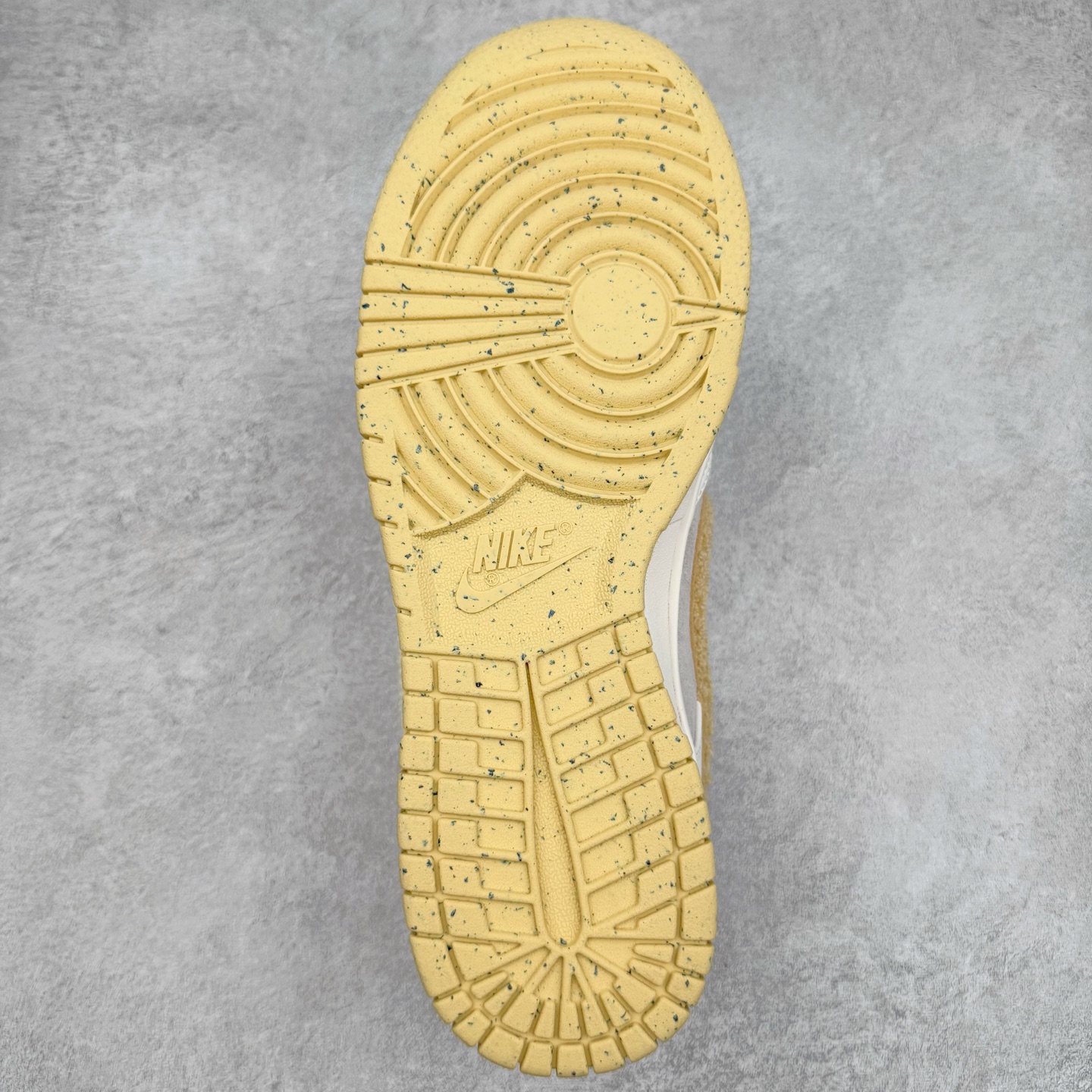 图片[9]-＃KZ神版 NK SB Dunk Low\\\”Year of the Rabbit\\\” CNY中国年兔年广州限定米白棕 FD4203-211 毫无疑问市场中端王者 全码福利开炸 长期补货价格一步到位 毫无疑问市场中端王者 实力大厂出品 新配色陆续开发 利润个位数只为口碑 全套原纸板楦头开发 确保原汁原味 完美呈现DUNK版型 一比一鞋头弧度高度鞋身弧度 此版本只针对中端市场 皮料材质有所更替 其他数据细节工艺流程均保持一致 绝不口嗨 细节品控鞋型随意对比 独家私模官方第六代原厂航空铝磨具打磨大底 鞋头坡度极致还原 无解鞋型 原盒原配 圈内天花板工艺 原厂玻璃冲刀 超高清洁度 全鞋零毛边皮料切割 原厂中底布点胶 中底布拉帮走线遵循公司 尺码：36 36.5 37.5 38 38.5 39 40 40.5 41 42 42.5 43 44 44.5 45 46 47.5 48.5-选品中心