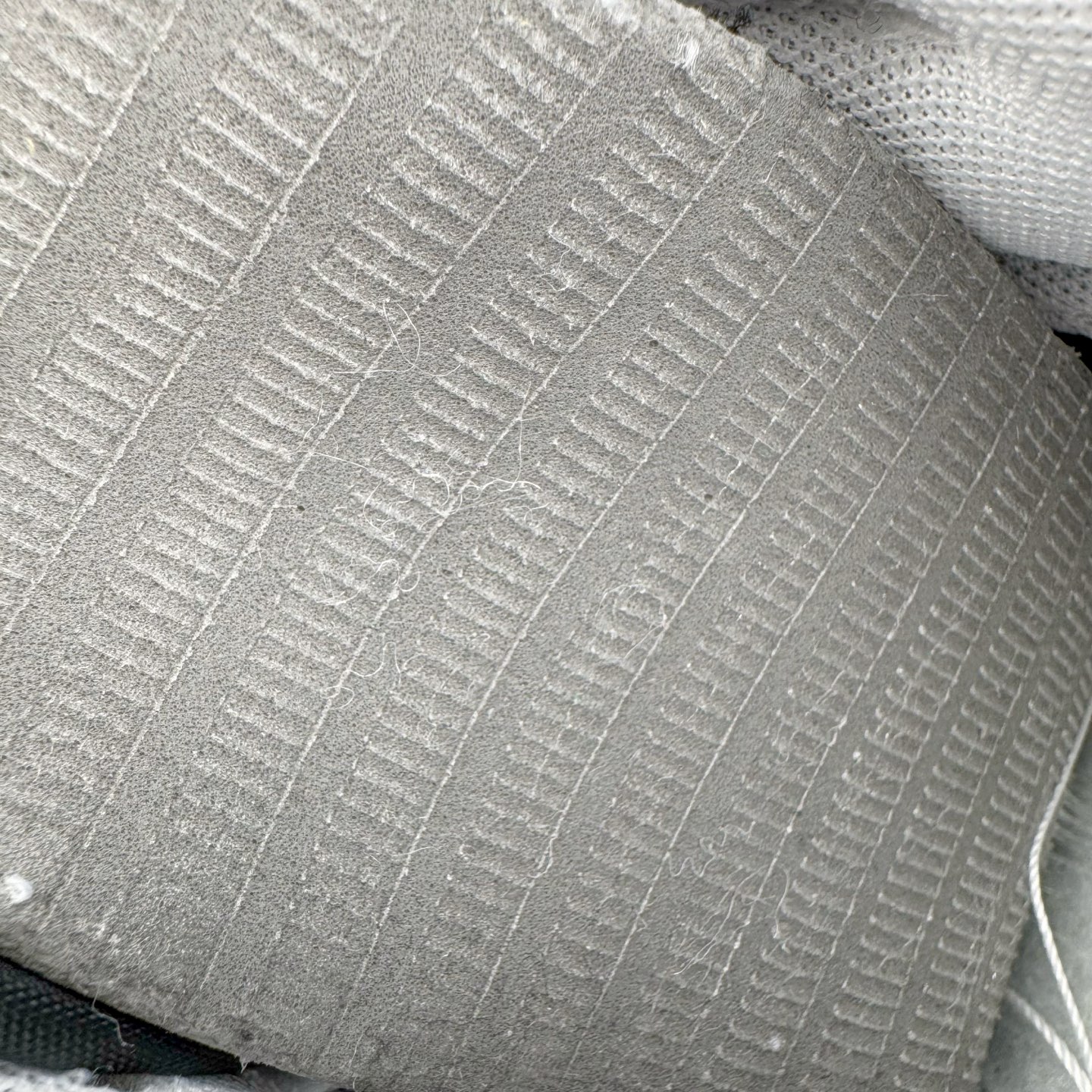 图片[11]-＃KZ神版 NK Dunk Low 白黑 IB4620-141 毫无疑问市场中端王者 全码福利开炸 长期补货价格一步到位 毫无疑问市场中端王者 实力大厂出品 新配色陆续开发 利润个位数只为口碑 全套原纸板楦头开发 确保原汁原味 完美呈现DUNK版型 一比一鞋头弧度高度鞋身弧度 此版本只针对中端市场 皮料材质有所更替 其他数据细节工艺流程均保持一致 绝不口嗨 细节品控鞋型随意对比 独家私模官方第六代原厂航空铝磨具打磨大底 鞋头坡度极致还原 无解鞋型 原盒原配 圈内天花板工艺 原厂玻璃冲刀 超高清洁度 全鞋零毛边皮料切割 原厂中底布点胶 中底布拉帮走线遵循公司 尺码：36 36.5 37.5 38 38.5 39 40 40.5 41 42 42.5 43 44 44.5 45 46 47.5 48.5-选品中心