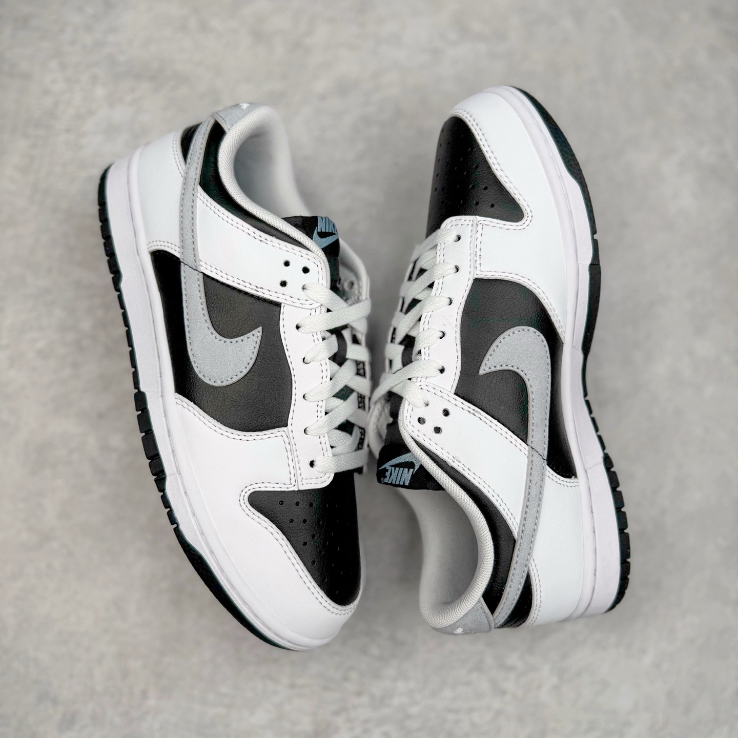 图片[3]-＃KZ神版 NK Dunk Low 白黑 IB4620-141 毫无疑问市场中端王者 全码福利开炸 长期补货价格一步到位 毫无疑问市场中端王者 实力大厂出品 新配色陆续开发 利润个位数只为口碑 全套原纸板楦头开发 确保原汁原味 完美呈现DUNK版型 一比一鞋头弧度高度鞋身弧度 此版本只针对中端市场 皮料材质有所更替 其他数据细节工艺流程均保持一致 绝不口嗨 细节品控鞋型随意对比 独家私模官方第六代原厂航空铝磨具打磨大底 鞋头坡度极致还原 无解鞋型 原盒原配 圈内天花板工艺 原厂玻璃冲刀 超高清洁度 全鞋零毛边皮料切割 原厂中底布点胶 中底布拉帮走线遵循公司 尺码：36 36.5 37.5 38 38.5 39 40 40.5 41 42 42.5 43 44 44.5 45 46 47.5 48.5-选品中心