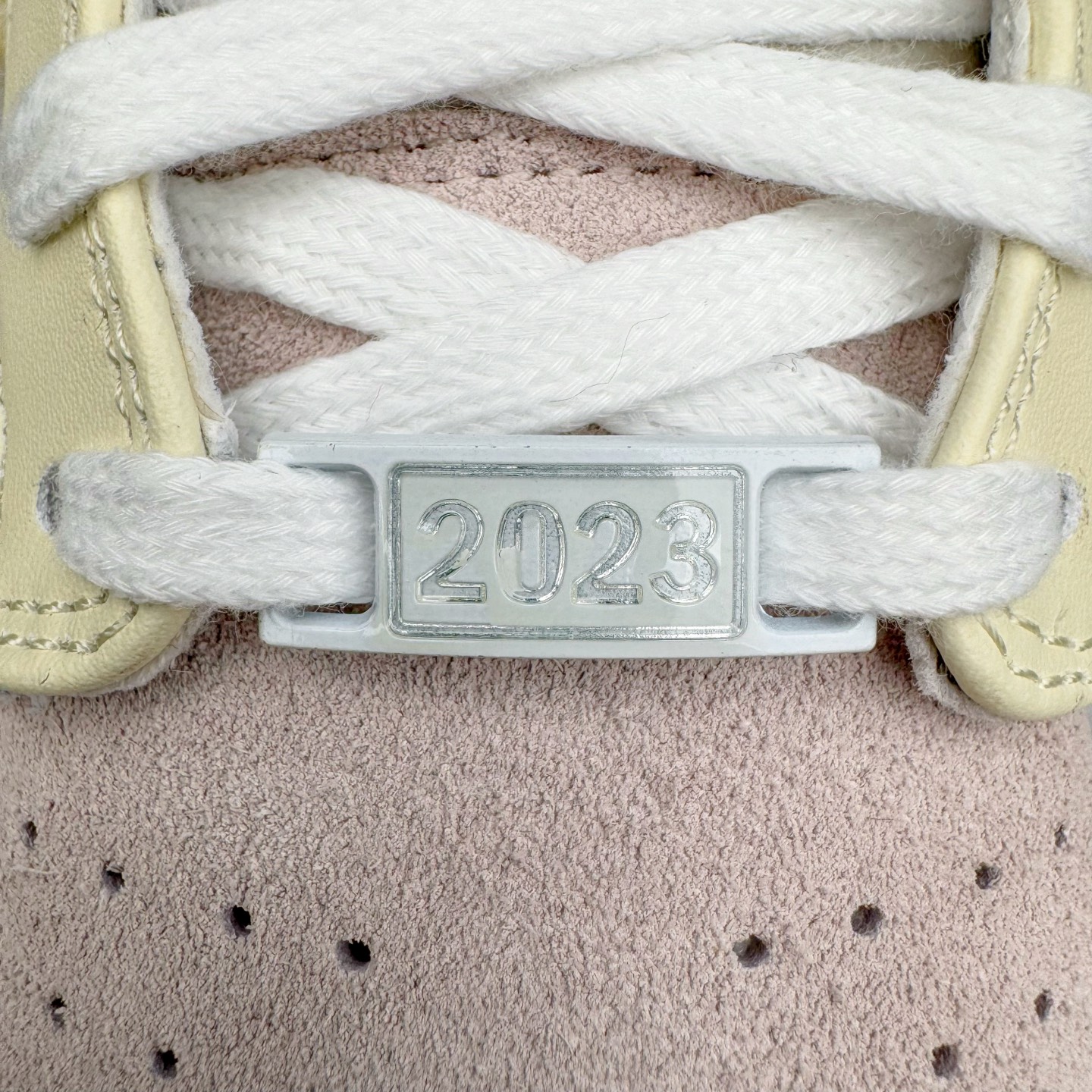 图片[16]-＃KZ神版 NK SB Dunk Low\\\”Year of the Rabbit\\\” CNY中国年兔年广州限定米白棕 FD4203-211 毫无疑问市场中端王者 全码福利开炸 长期补货价格一步到位 毫无疑问市场中端王者 实力大厂出品 新配色陆续开发 利润个位数只为口碑 全套原纸板楦头开发 确保原汁原味 完美呈现DUNK版型 一比一鞋头弧度高度鞋身弧度 此版本只针对中端市场 皮料材质有所更替 其他数据细节工艺流程均保持一致 绝不口嗨 细节品控鞋型随意对比 独家私模官方第六代原厂航空铝磨具打磨大底 鞋头坡度极致还原 无解鞋型 原盒原配 圈内天花板工艺 原厂玻璃冲刀 超高清洁度 全鞋零毛边皮料切割 原厂中底布点胶 中底布拉帮走线遵循公司 尺码：36 36.5 37.5 38 38.5 39 40 40.5 41 42 42.5 43 44 44.5 45 46 47.5 48.5-选品中心