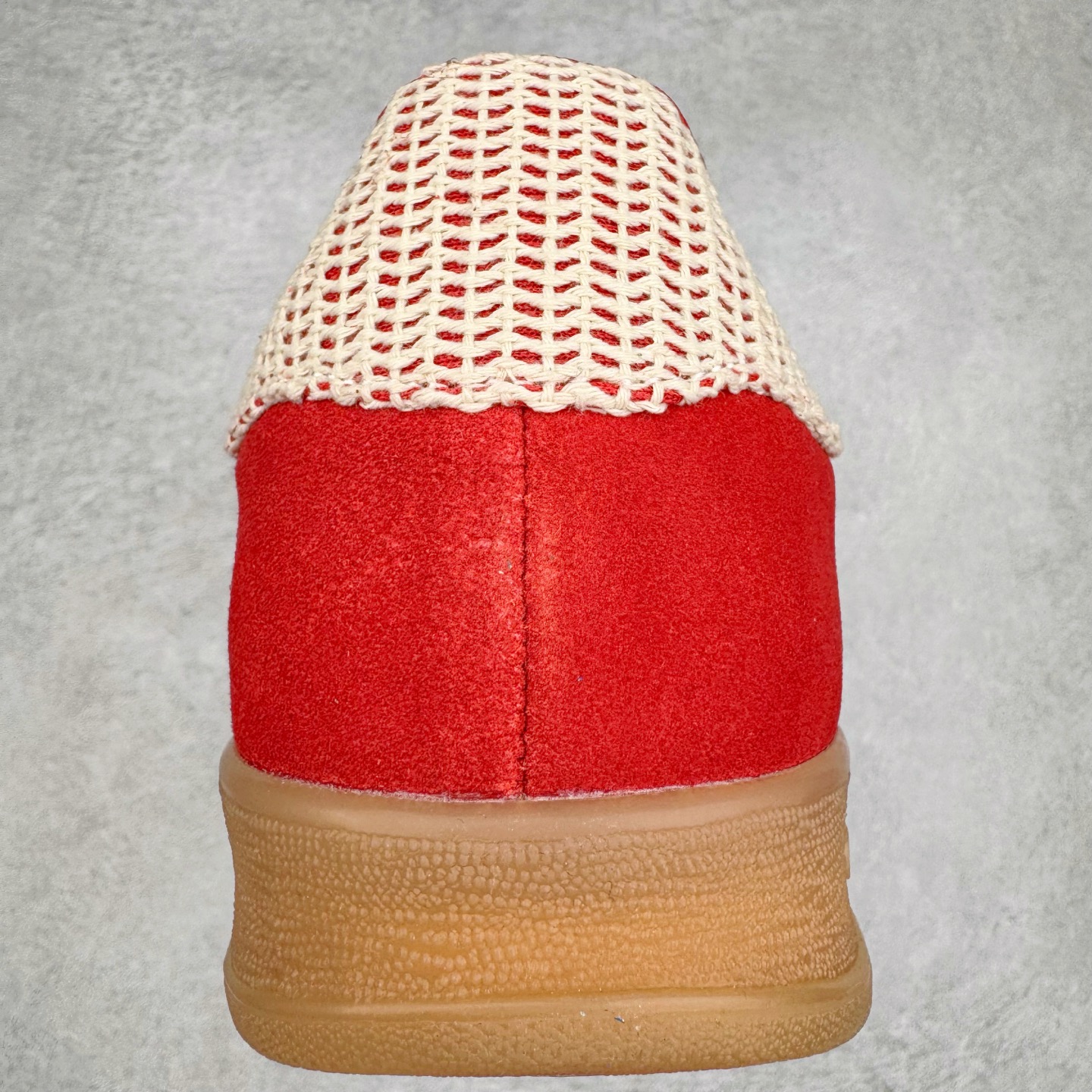 图片[8]-＃KZ神版 AD Original Gazelle Indoor Trainers 瞪羚室内鞋系列低帮复古百搭休闲运动德训风板鞋 JI2756 独家前帮工艺加持 全套原纸板楦头开发 每道工序同步公司流程 确保原汁原味 完美呈现原鞋版型 原厂高频磨具加持 精准内部资源对接 Logo字体百分百还原 原厂特供纳米纤维板 区别市面劣质纸板中底 原厂海玻璃鞋垫 中置乳胶足弓支撑垫 正确3/2横条宽版背胶 一比一鞋头弧度高度鞋身弧度 烫金亮度高频深浅同步原鞋 独家私模最大47.5 半透明橡胶大底 原厂定制长毛翻毛皮组合环保纤维革鞋面 原厂港宝加持定型后跟R度完美 原厂高频磨具加持 Logo字体 凹凸明显 轮廓分明 描漆定位精准 三道杠为尖角45°锯齿状 高频立体感很强 区别圆形锯齿 已最大程度还原公司 欢迎对比 将复古进行到底 简约流畅 三十年不变经典 这款Gazelle运动鞋 无论面料、配色、质感或设计 都只在重现其1991年原款的经典 皮革鞋面 撞色三条纹和鞋跟标的设计 力求呈现90年代的经典复古风潮 Samba火热的同时 也带动了其它的复古鞋型 Gazelle便是其中一只 Gazelle Indoor拥有包边更宽的T字型鞋头 更好的保护运动员的前掌 浓浓的复古氛围感 非常适合现在流行的Cleanfit风格 尺码：35.5 36 36.5 37 38 38.5 39 40 40.5 41 42 42.5 43 44-选品中心