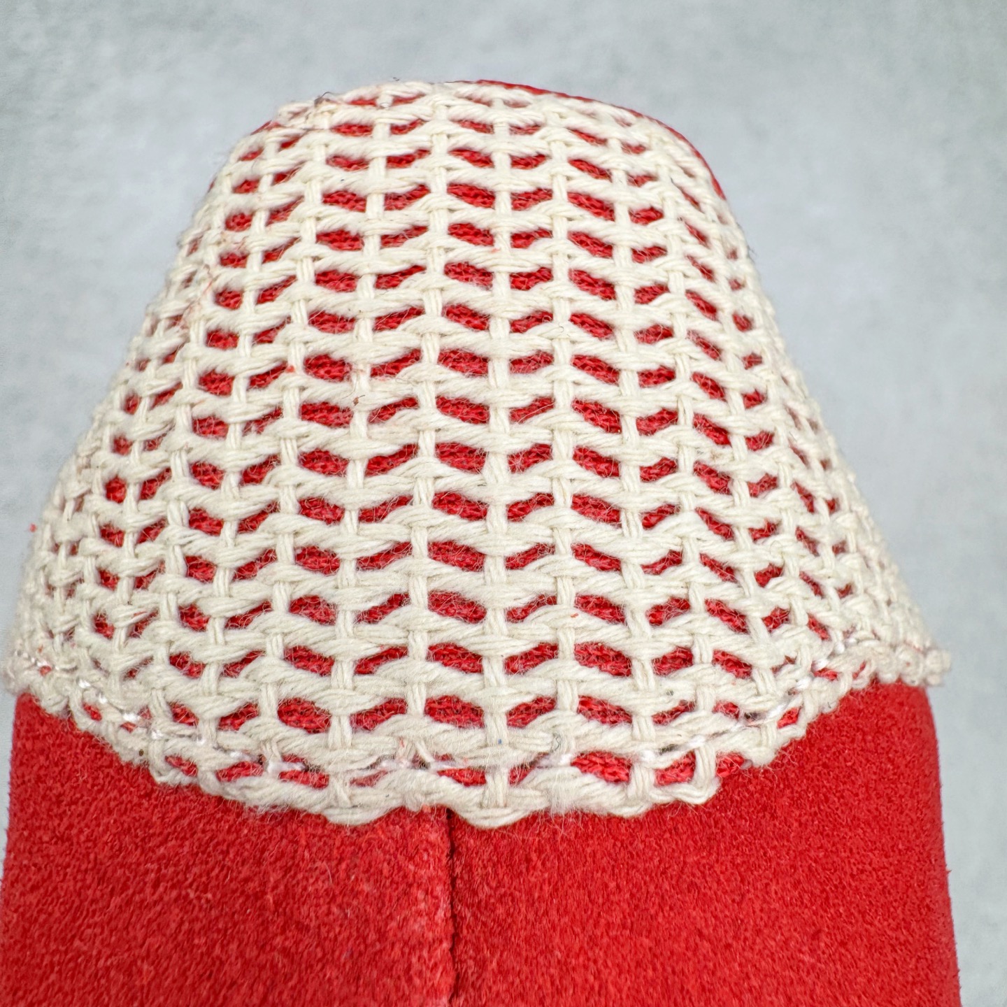 图片[19]-＃KZ神版 AD Original Gazelle Indoor Trainers 瞪羚室内鞋系列低帮复古百搭休闲运动德训风板鞋 JI2756 独家前帮工艺加持 全套原纸板楦头开发 每道工序同步公司流程 确保原汁原味 完美呈现原鞋版型 原厂高频磨具加持 精准内部资源对接 Logo字体百分百还原 原厂特供纳米纤维板 区别市面劣质纸板中底 原厂海玻璃鞋垫 中置乳胶足弓支撑垫 正确3/2横条宽版背胶 一比一鞋头弧度高度鞋身弧度 烫金亮度高频深浅同步原鞋 独家私模最大47.5 半透明橡胶大底 原厂定制长毛翻毛皮组合环保纤维革鞋面 原厂港宝加持定型后跟R度完美 原厂高频磨具加持 Logo字体 凹凸明显 轮廓分明 描漆定位精准 三道杠为尖角45°锯齿状 高频立体感很强 区别圆形锯齿 已最大程度还原公司 欢迎对比 将复古进行到底 简约流畅 三十年不变经典 这款Gazelle运动鞋 无论面料、配色、质感或设计 都只在重现其1991年原款的经典 皮革鞋面 撞色三条纹和鞋跟标的设计 力求呈现90年代的经典复古风潮 Samba火热的同时 也带动了其它的复古鞋型 Gazelle便是其中一只 Gazelle Indoor拥有包边更宽的T字型鞋头 更好的保护运动员的前掌 浓浓的复古氛围感 非常适合现在流行的Cleanfit风格 尺码：35.5 36 36.5 37 38 38.5 39 40 40.5 41 42 42.5 43 44-选品中心