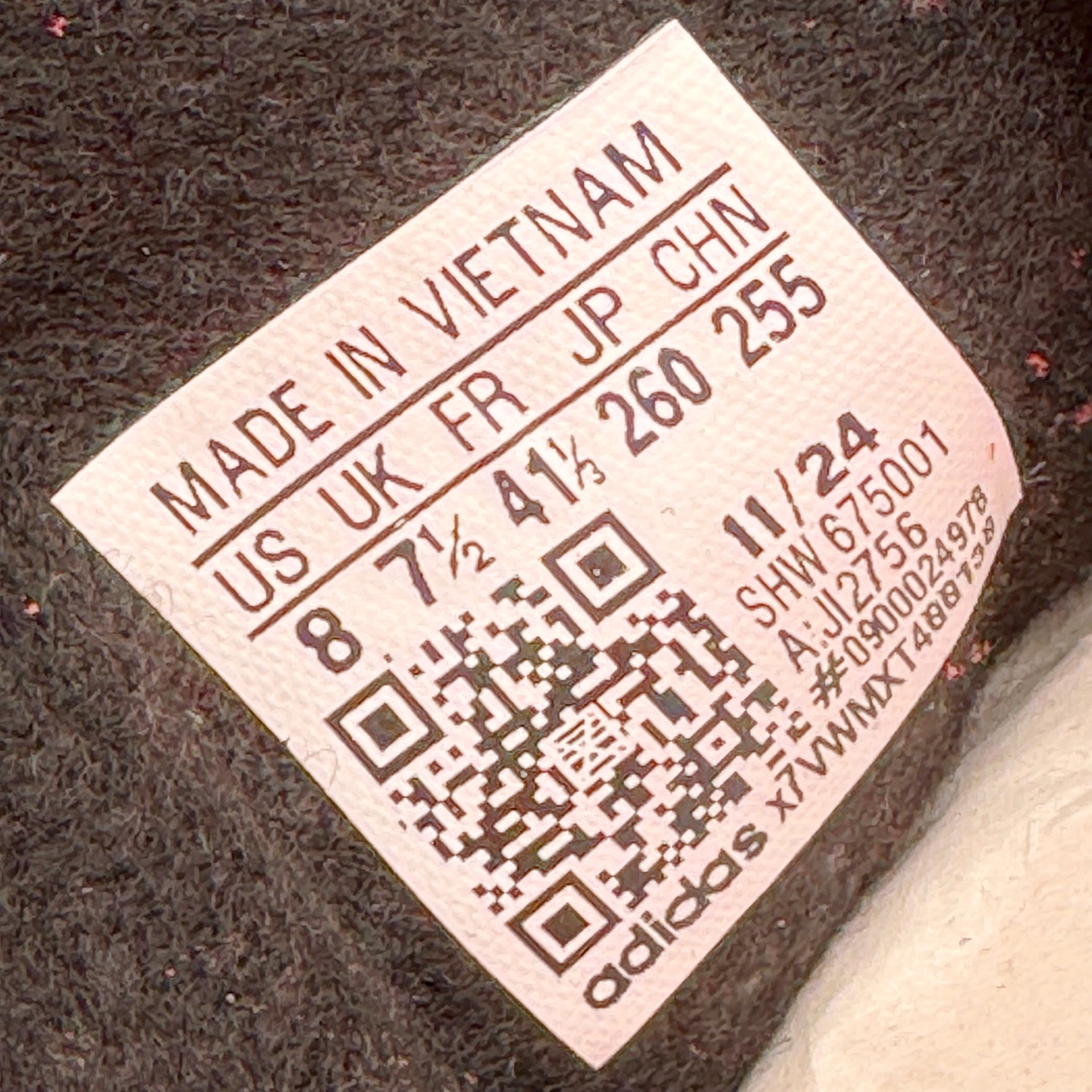 图片[11]-＃KZ神版 AD Original Gazelle Indoor Trainers 瞪羚室内鞋系列低帮复古百搭休闲运动德训风板鞋 JI2756 独家前帮工艺加持 全套原纸板楦头开发 每道工序同步公司流程 确保原汁原味 完美呈现原鞋版型 原厂高频磨具加持 精准内部资源对接 Logo字体百分百还原 原厂特供纳米纤维板 区别市面劣质纸板中底 原厂海玻璃鞋垫 中置乳胶足弓支撑垫 正确3/2横条宽版背胶 一比一鞋头弧度高度鞋身弧度 烫金亮度高频深浅同步原鞋 独家私模最大47.5 半透明橡胶大底 原厂定制长毛翻毛皮组合环保纤维革鞋面 原厂港宝加持定型后跟R度完美 原厂高频磨具加持 Logo字体 凹凸明显 轮廓分明 描漆定位精准 三道杠为尖角45°锯齿状 高频立体感很强 区别圆形锯齿 已最大程度还原公司 欢迎对比 将复古进行到底 简约流畅 三十年不变经典 这款Gazelle运动鞋 无论面料、配色、质感或设计 都只在重现其1991年原款的经典 皮革鞋面 撞色三条纹和鞋跟标的设计 力求呈现90年代的经典复古风潮 Samba火热的同时 也带动了其它的复古鞋型 Gazelle便是其中一只 Gazelle Indoor拥有包边更宽的T字型鞋头 更好的保护运动员的前掌 浓浓的复古氛围感 非常适合现在流行的Cleanfit风格 尺码：35.5 36 36.5 37 38 38.5 39 40 40.5 41 42 42.5 43 44-选品中心