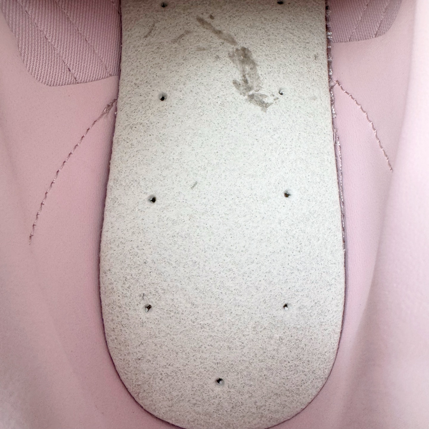 图片[10]-＃KZ神版 AD Original Gazelle Indoor Trainers 瞪羚室内鞋系列低帮复古百搭休闲运动德训风板鞋 JI2716 独家前帮工艺加持 全套原纸板楦头开发 每道工序同步公司流程 确保原汁原味 完美呈现原鞋版型 原厂高频磨具加持 精准内部资源对接 Logo字体百分百还原 原厂特供纳米纤维板 区别市面劣质纸板中底 原厂海玻璃鞋垫 中置乳胶足弓支撑垫 正确3/2横条宽版背胶 一比一鞋头弧度高度鞋身弧度 烫金亮度高频深浅同步原鞋 独家私模最大47.5 半透明橡胶大底 原厂定制长毛翻毛皮组合环保纤维革鞋面 原厂港宝加持定型后跟R度完美 原厂高频磨具加持 Logo字体 凹凸明显 轮廓分明 描漆定位精准 三道杠为尖角45°锯齿状 高频立体感很强 区别圆形锯齿 已最大程度还原公司 欢迎对比 将复古进行到底 简约流畅 三十年不变经典 这款Gazelle运动鞋 无论面料、配色、质感或设计 都只在重现其1991年原款的经典 皮革鞋面 撞色三条纹和鞋跟标的设计 力求呈现90年代的经典复古风潮 Samba火热的同时 也带动了其它的复古鞋型 Gazelle便是其中一只 Gazelle Indoor拥有包边更宽的T字型鞋头 更好的保护运动员的前掌 浓浓的复古氛围感 非常适合现在流行的Cleanfit风格 尺码：35.5 36 36.5 37 38 38.5 39 40 40.5 41 42 42.5 43 44-选品中心