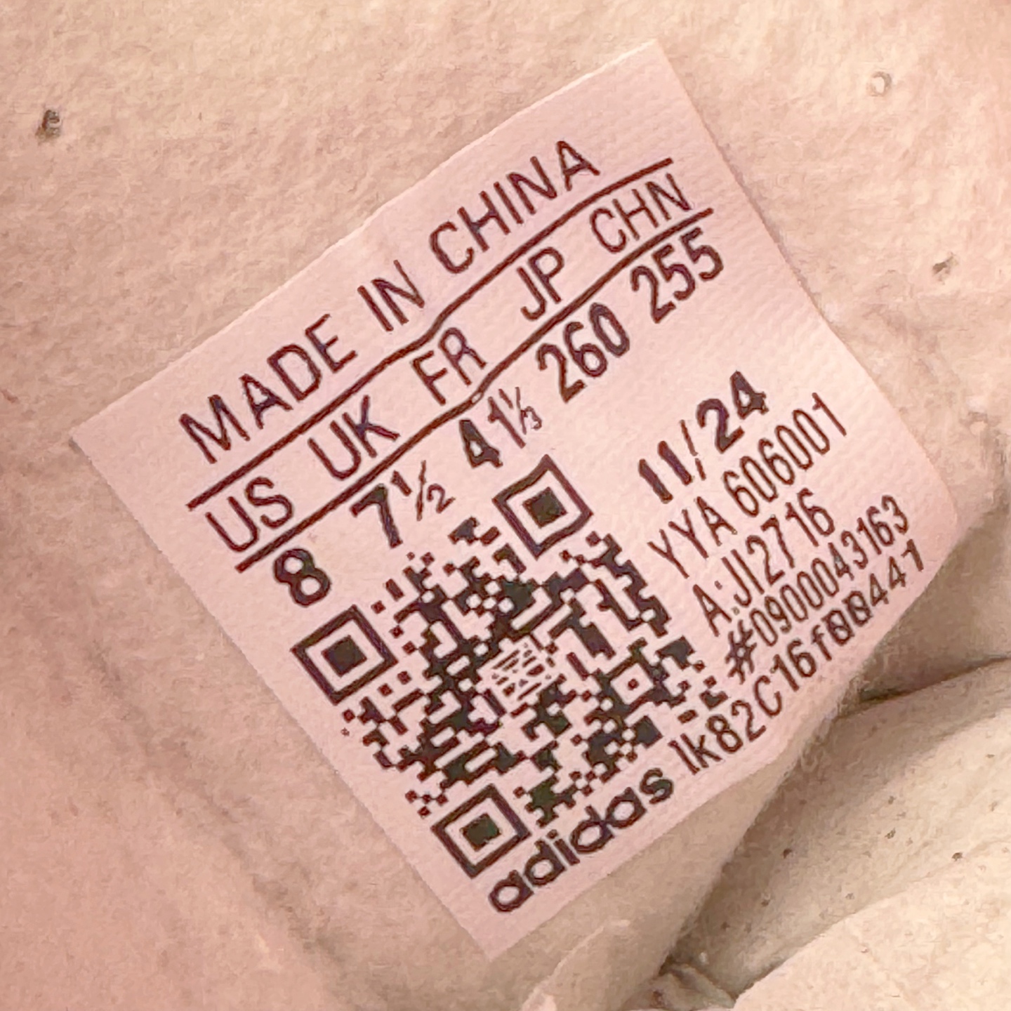 图片[11]-＃KZ神版 AD Original Gazelle Indoor Trainers 瞪羚室内鞋系列低帮复古百搭休闲运动德训风板鞋 JI2716 独家前帮工艺加持 全套原纸板楦头开发 每道工序同步公司流程 确保原汁原味 完美呈现原鞋版型 原厂高频磨具加持 精准内部资源对接 Logo字体百分百还原 原厂特供纳米纤维板 区别市面劣质纸板中底 原厂海玻璃鞋垫 中置乳胶足弓支撑垫 正确3/2横条宽版背胶 一比一鞋头弧度高度鞋身弧度 烫金亮度高频深浅同步原鞋 独家私模最大47.5 半透明橡胶大底 原厂定制长毛翻毛皮组合环保纤维革鞋面 原厂港宝加持定型后跟R度完美 原厂高频磨具加持 Logo字体 凹凸明显 轮廓分明 描漆定位精准 三道杠为尖角45°锯齿状 高频立体感很强 区别圆形锯齿 已最大程度还原公司 欢迎对比 将复古进行到底 简约流畅 三十年不变经典 这款Gazelle运动鞋 无论面料、配色、质感或设计 都只在重现其1991年原款的经典 皮革鞋面 撞色三条纹和鞋跟标的设计 力求呈现90年代的经典复古风潮 Samba火热的同时 也带动了其它的复古鞋型 Gazelle便是其中一只 Gazelle Indoor拥有包边更宽的T字型鞋头 更好的保护运动员的前掌 浓浓的复古氛围感 非常适合现在流行的Cleanfit风格 尺码：35.5 36 36.5 37 38 38.5 39 40 40.5 41 42 42.5 43 44-选品中心