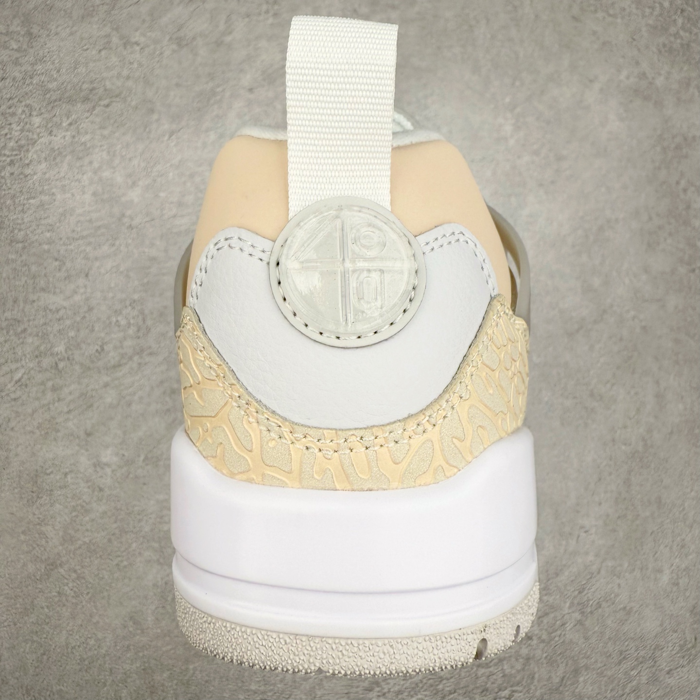 图片[8]-Jordan Spizike Low AJ复古低帮篮球鞋 HV6528-100 这款鞋子著名导演斯派克李的Jordan Spizike专属 预计于明年夏季推出全新低帮版本 将包括三款配色 经典爆裂纹非常复古 两款配色分别以大学红和黑曜石蓝进行区分 鞋身设计中依旧带有大象爆裂纹、鞋侧束带、塑胶网布等经典元素 之后 在鞋舌、内衬以及鞋底等位置缀以大学红和黑曜石蓝搭配 带来全新造型 尺码：36 36.5 37.5 38 38.5 39 40 40.5 41 42 42.5 43 44 44.5 45 46 47.5-选品中心