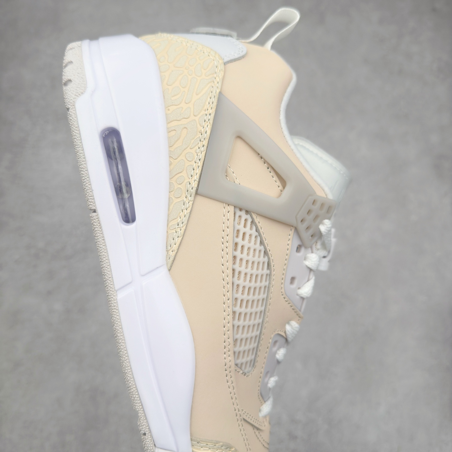 图片[6]-Jordan Spizike Low AJ复古低帮篮球鞋 HV6528-100 这款鞋子著名导演斯派克李的Jordan Spizike专属 预计于明年夏季推出全新低帮版本 将包括三款配色 经典爆裂纹非常复古 两款配色分别以大学红和黑曜石蓝进行区分 鞋身设计中依旧带有大象爆裂纹、鞋侧束带、塑胶网布等经典元素 之后 在鞋舌、内衬以及鞋底等位置缀以大学红和黑曜石蓝搭配 带来全新造型 尺码：36 36.5 37.5 38 38.5 39 40 40.5 41 42 42.5 43 44 44.5 45 46 47.5-选品中心