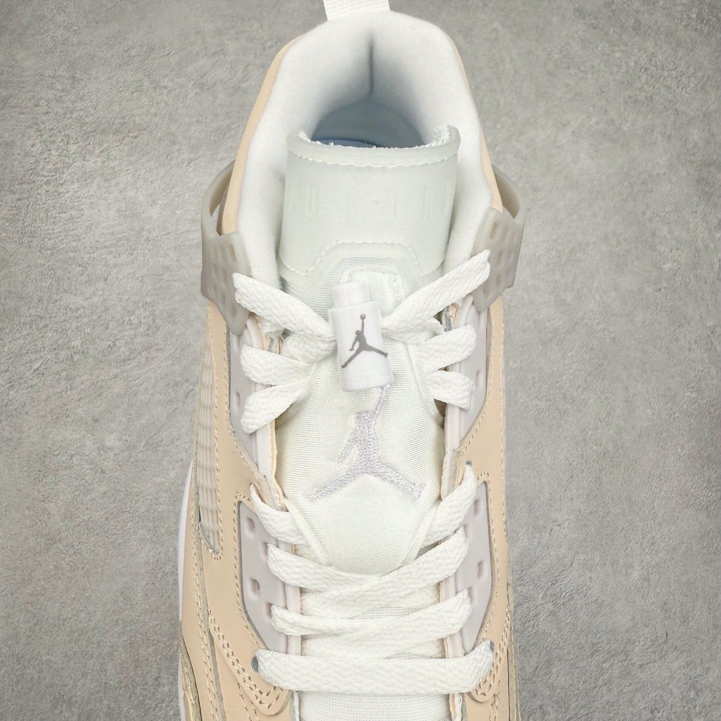 图片[5]-Jordan Spizike Low AJ复古低帮篮球鞋 HV6528-100 这款鞋子著名导演斯派克李的Jordan Spizike专属 预计于明年夏季推出全新低帮版本 将包括三款配色 经典爆裂纹非常复古 两款配色分别以大学红和黑曜石蓝进行区分 鞋身设计中依旧带有大象爆裂纹、鞋侧束带、塑胶网布等经典元素 之后 在鞋舌、内衬以及鞋底等位置缀以大学红和黑曜石蓝搭配 带来全新造型 尺码：36 36.5 37.5 38 38.5 39 40 40.5 41 42 42.5 43 44 44.5 45 46 47.5-选品中心