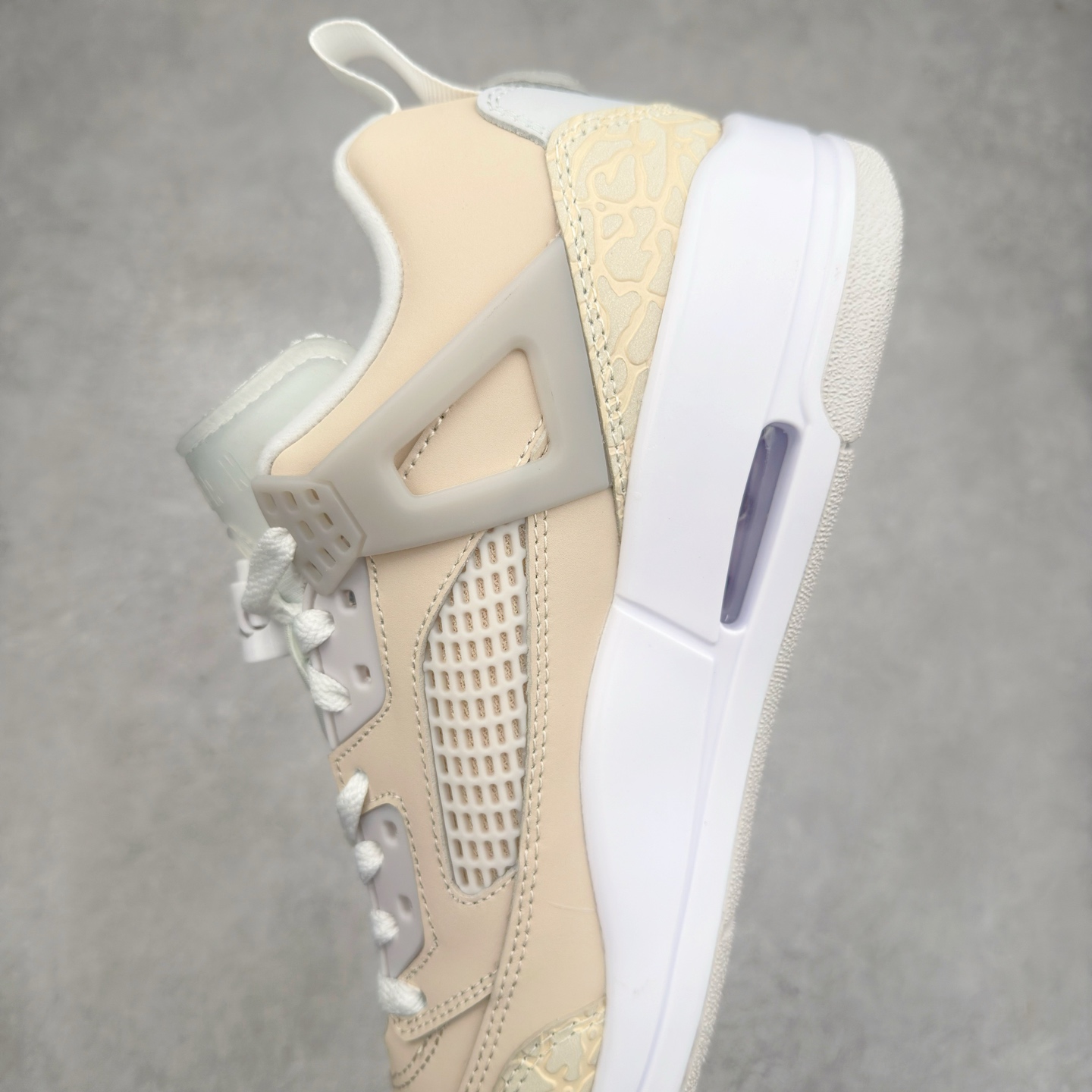 图片[7]-Jordan Spizike Low AJ复古低帮篮球鞋 HV6528-100 这款鞋子著名导演斯派克李的Jordan Spizike专属 预计于明年夏季推出全新低帮版本 将包括三款配色 经典爆裂纹非常复古 两款配色分别以大学红和黑曜石蓝进行区分 鞋身设计中依旧带有大象爆裂纹、鞋侧束带、塑胶网布等经典元素 之后 在鞋舌、内衬以及鞋底等位置缀以大学红和黑曜石蓝搭配 带来全新造型 尺码：36 36.5 37.5 38 38.5 39 40 40.5 41 42 42.5 43 44 44.5 45 46 47.5-选品中心