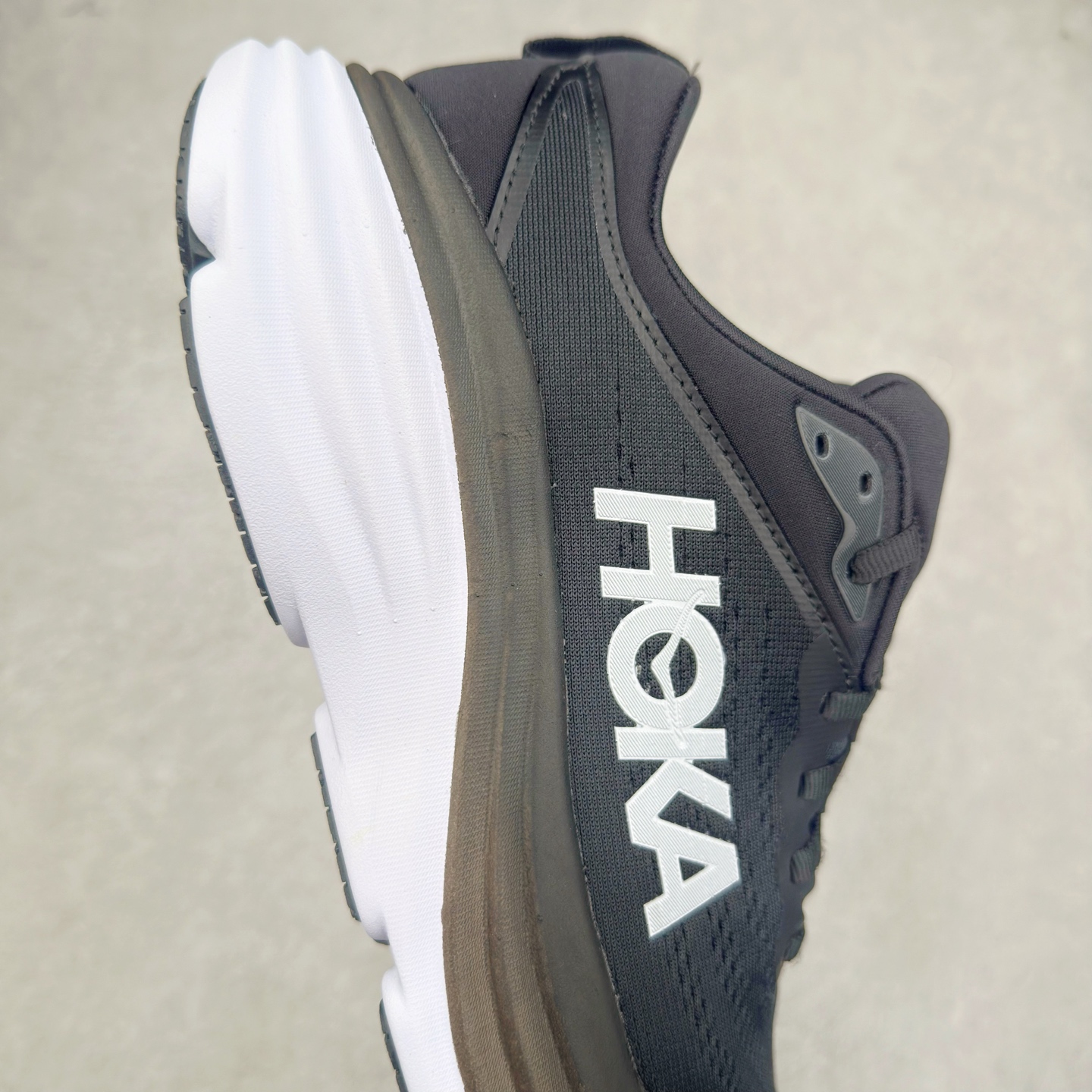 图片[6]-＃HK纯原 HOKA ONE ONE Bondi 8 邦代八代缓震网面耐磨低帮跑步鞋 原始的 Bondi 缓震和线条在这里 提供该特许经营权众所周知的柔软、平衡的乘坐体验 Bondi 使用加长的摇杆微调几何形状 以获得更大的加速度 同时由于采用碳纤维板 还可以提供更平稳的脚趾离地 尺码：36 36.5 37.5 38 38.5 39 40 40.5 41 42 42.5 43 44 44.5 45-选品中心