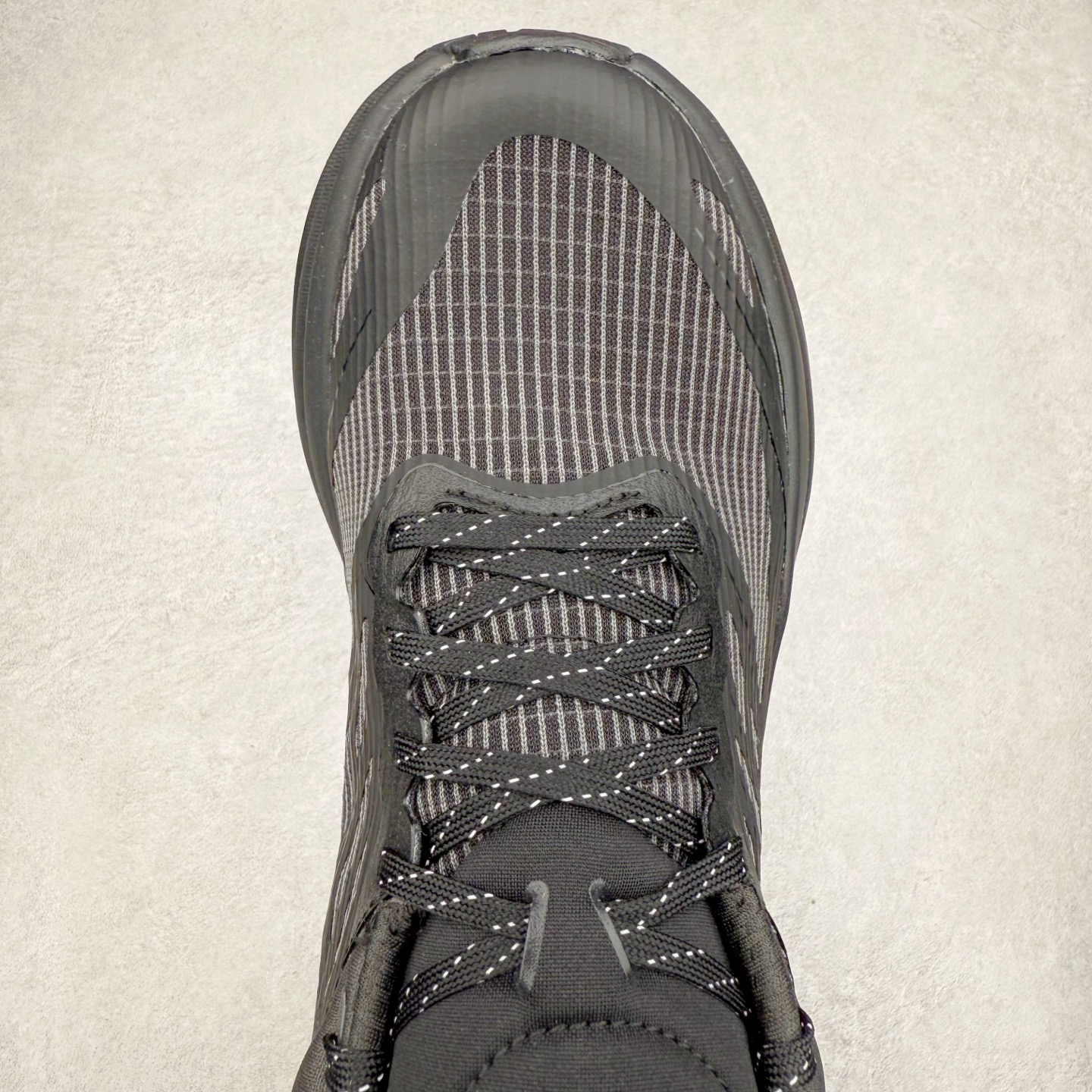 图片[4]-＃HK纯原 HOKA ONE ONE Bondi 8 邦代八代缓震网面耐磨低帮跑步鞋 原始的 Bondi 缓震和线条在这里 提供该特许经营权众所周知的柔软、平衡的乘坐体验 Bondi 使用加长的摇杆微调几何形状 以获得更大的加速度 同时由于采用碳纤维板 还可以提供更平稳的脚趾离地 尺码：36 36.5 37.5 38 38.5 39 40 40.5 41 42 42.5 43 44 44.5 45-选品中心