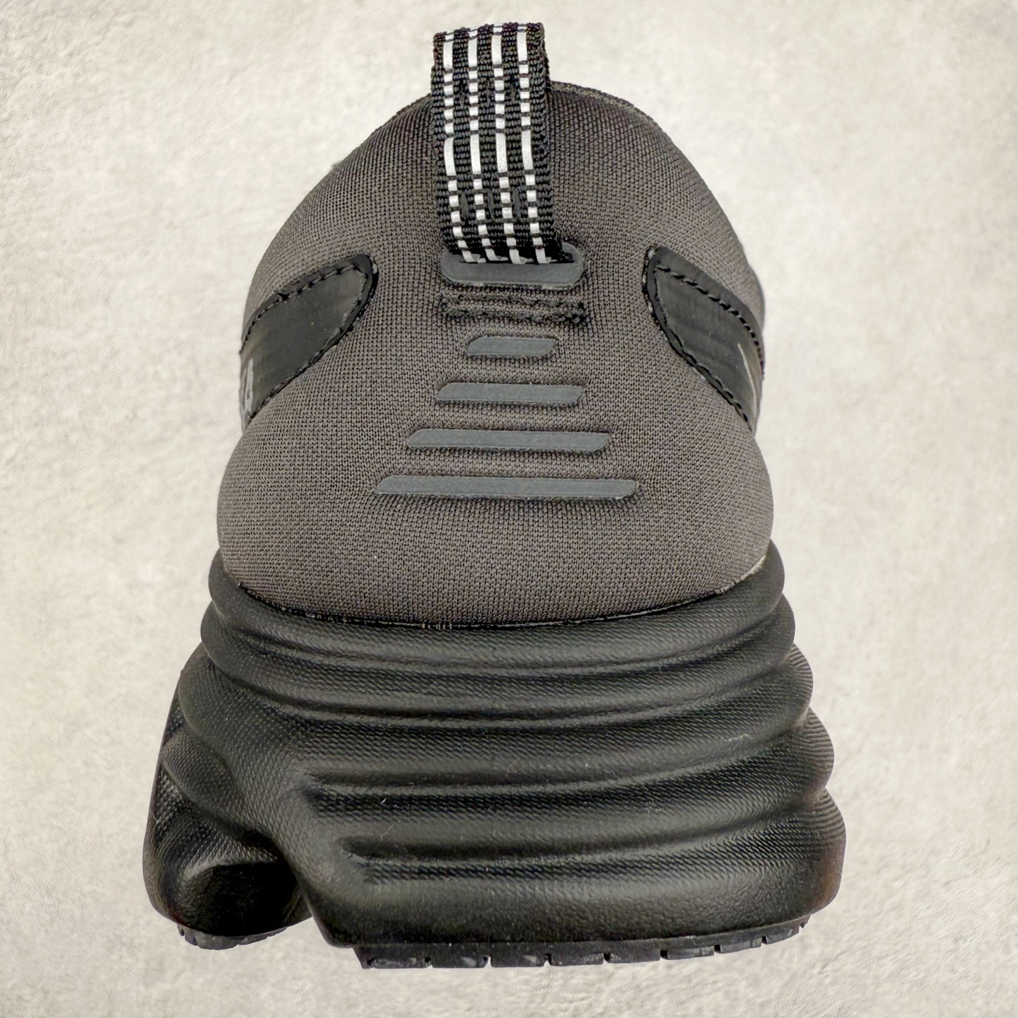 图片[8]-＃HK纯原 HOKA ONE ONE Bondi 8 邦代八代缓震网面耐磨低帮跑步鞋 原始的 Bondi 缓震和线条在这里 提供该特许经营权众所周知的柔软、平衡的乘坐体验 Bondi 使用加长的摇杆微调几何形状 以获得更大的加速度 同时由于采用碳纤维板 还可以提供更平稳的脚趾离地 尺码：36 36.5 37.5 38 38.5 39 40 40.5 41 42 42.5 43 44 44.5 45-选品中心