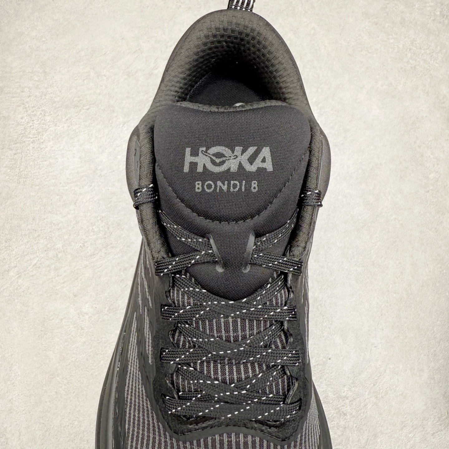 图片[5]-＃HK纯原 HOKA ONE ONE Bondi 8 邦代八代缓震网面耐磨低帮跑步鞋 原始的 Bondi 缓震和线条在这里 提供该特许经营权众所周知的柔软、平衡的乘坐体验 Bondi 使用加长的摇杆微调几何形状 以获得更大的加速度 同时由于采用碳纤维板 还可以提供更平稳的脚趾离地 尺码：36 36.5 37.5 38 38.5 39 40 40.5 41 42 42.5 43 44 44.5 45-选品中心