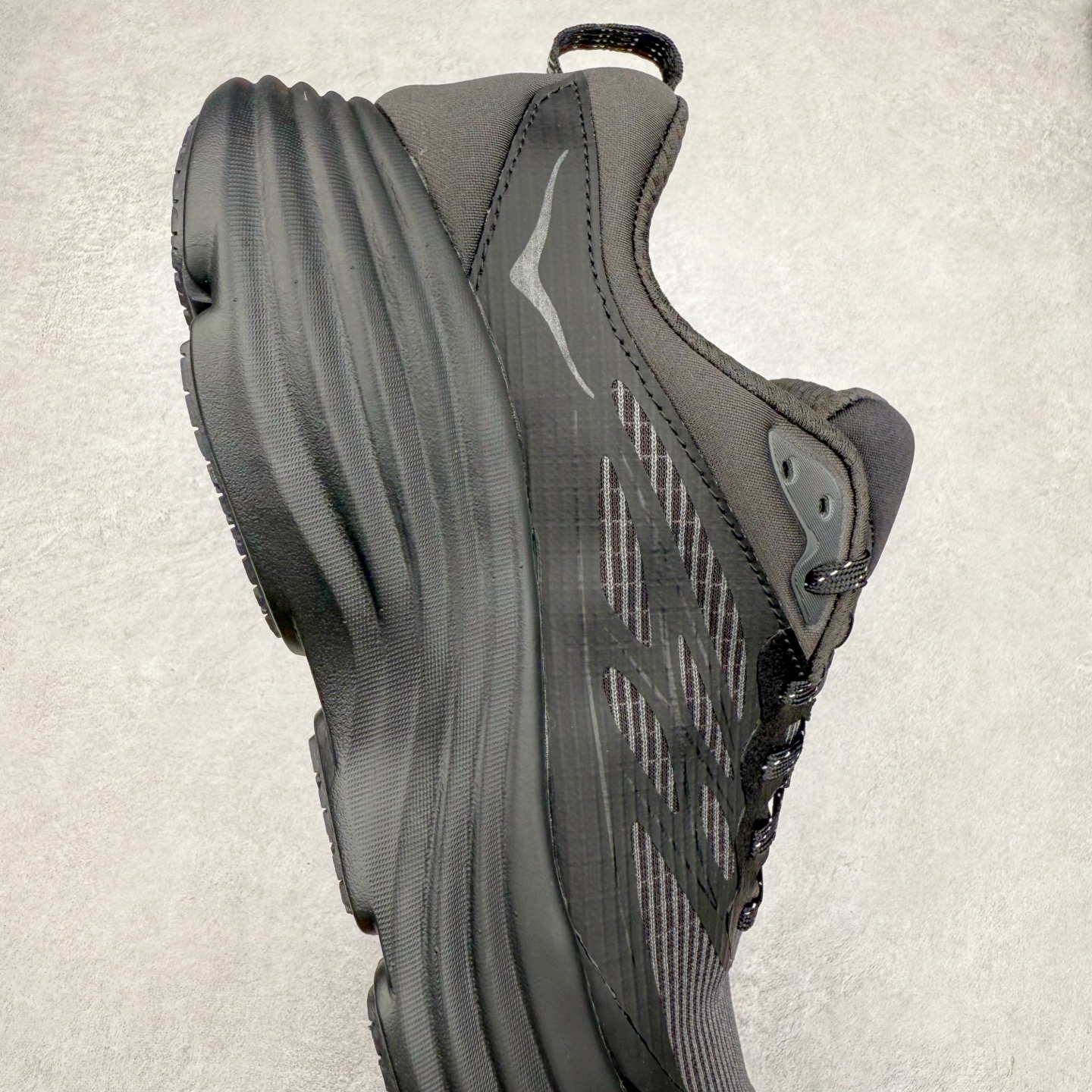 图片[6]-＃HK纯原 HOKA ONE ONE Bondi 8 邦代八代缓震网面耐磨低帮跑步鞋 原始的 Bondi 缓震和线条在这里 提供该特许经营权众所周知的柔软、平衡的乘坐体验 Bondi 使用加长的摇杆微调几何形状 以获得更大的加速度 同时由于采用碳纤维板 还可以提供更平稳的脚趾离地 尺码：36 36.5 37.5 38 38.5 39 40 40.5 41 42 42.5 43 44 44.5 45-选品中心