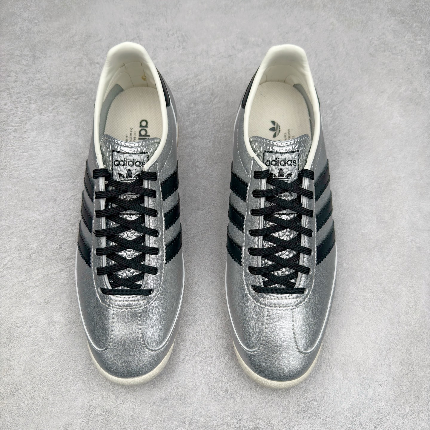 图片[2]-＃HP纯原 AD Wmns SL72 OG 系列德训足球风百搭低帮休闲运动板鞋 JH6363 采用高弹EVA+MODEL+RB三层组合底 区别市面RB一体大底 三层组合鞋底重量与原鞋一致 Originals 将有「T 头鞋」造型的诞生于 1972 年的 SL72 鞋款复刻带回 各位买鞋又有新选择了 1972 年 SL72 问世后 引领了后来阿迪达斯的跑鞋发展方向 其中「SL」代表了 Super Light 彰显了产品轻便的特性 1972 年 SL72 问世后 引领了后来阿迪达斯的跑鞋发展方向 其中「SL」代表了 Super Light 彰显了产品轻便的特性 这次 Originals 延续其轻质经典的基因 带来男女两款 SL72 男生款带来 SL72 RS 鞋型 RS 意为 Reshaped（重塑）鞋款在保留了经典的外观基础上 在尼龙材质里增加了填充物 使鞋型更加挺立和饱满 鞋头则更加圆润 鞋底的 EVA 材质则增加了鞋款的高度 女生款则带来 SL72 OG W 鞋型 OG 顾名思义则是致敬经典款式 相较于 RS（Reshaped）鞋款 鞋身更加纤细 其整体鞋身轮廓、线条、细节、材质上尊崇 70 年代 SL72 的设计 还原经典味道 尺码：36 36⅔ 37⅓ 38 38⅔ 39⅓ 40 40⅔ 41⅓ 42 42⅔ 43⅓ 44 44⅔ 45-选品中心