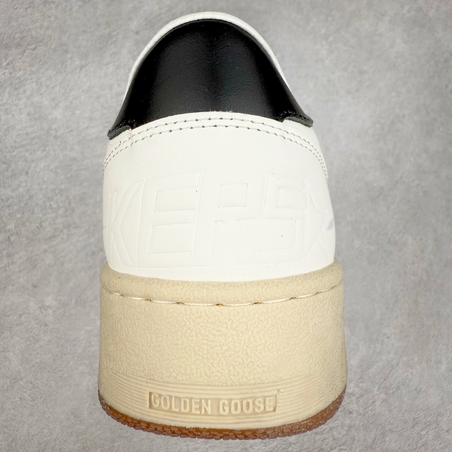 图片[8]-＃纯原 Golden Goose Super-Star GGDB 小脏鞋休闲时尚板鞋 设计有一种不修边幅的酷感 特意做旧彰显自由随性 百搭无挑剔 订制高端柔软皮革 纯手工制作压印Logo 手工刷洗上色打蜡 确保每一双鞋子的独一无二不管是版型还是材料和质感都已经大幅度的超越同市场其它版本 Super-Star运动鞋是Golden Goose的常绿植物 由于使用了创新的材料和饰面 它在每个季节都伴随着其系列 这款牛皮皮革模型的鞋跟饰有黑色皮革鞋跟 绒面革GGDB星星和金属宇样 标志性的复古外观 尺码：35/45-选品中心