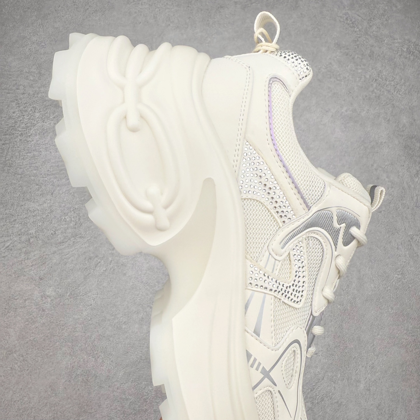 图片[6]-GG-CC 2025新款厚底增高休闲运动老爹鞋系列 广东大厂出品 7CM厚底增高 星河粒子 银白粉色 银角大王 完美细节 25ss春季新款厚底增高 大长腿 时髦look轻松定格 不费力展现率性氛围 高档银盒 酷帅机能风不规则设计大底 拼色造型设计 轻便舒适百搭 GGCC银白配色好温柔 三层组合月牙底 柔软有弹性的月牙底和增加舒适度显腿长的7cm增高 长时间走路和站立都不累脚舒适度和少女感 厚底增高 不管怎么搭都好看~尺码：35 36 37 38 39 40-选品中心