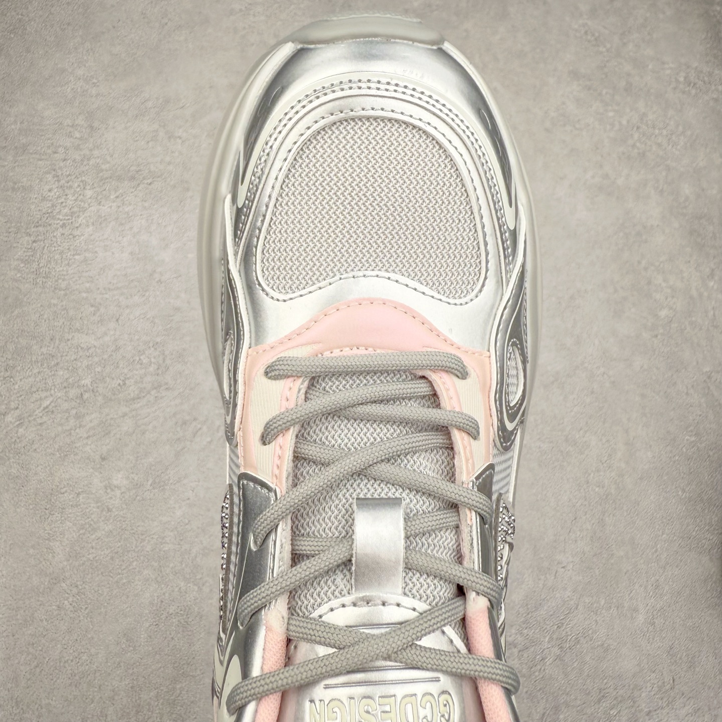 图片[4]-GG-CC 2025新款厚底增高休闲运动老爹鞋系列 广东大厂出品 7CM厚底增高 星河粒子 银白粉色 银角大王 完美细节 25ss春季新款厚底增高 大长腿 时髦look轻松定格 不费力展现率性氛围 高档银盒 酷帅机能风不规则设计大底 拼色造型设计 轻便舒适百搭 GGCC银白配色好温柔 三层组合月牙底 柔软有弹性的月牙底和增加舒适度显腿长的7cm增高 长时间走路和站立都不累脚舒适度和少女感 厚底增高 不管怎么搭都好看~尺码：35 36 37 38 39 40-选品中心