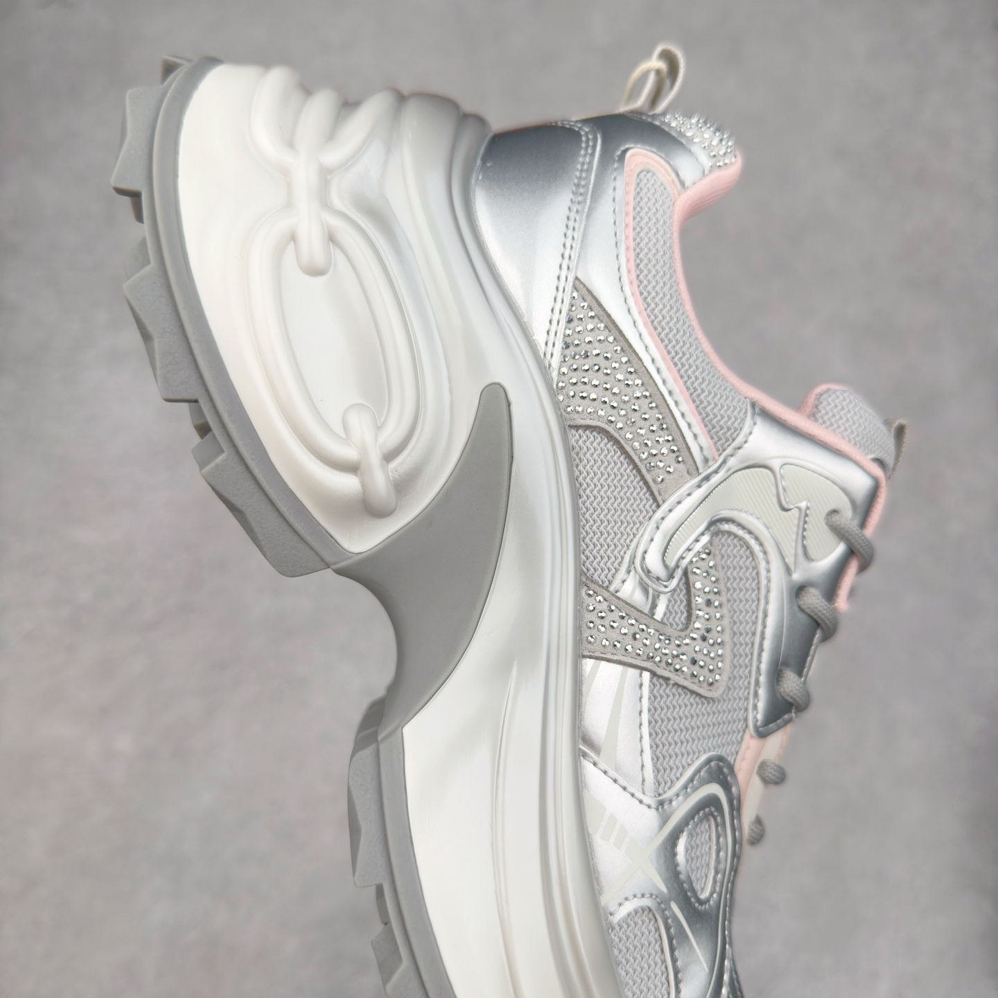 图片[6]-GG-CC 2025新款厚底增高休闲运动老爹鞋系列 广东大厂出品 7CM厚底增高 星河粒子 银白粉色 银角大王 完美细节 25ss春季新款厚底增高 大长腿 时髦look轻松定格 不费力展现率性氛围 高档银盒 酷帅机能风不规则设计大底 拼色造型设计 轻便舒适百搭 GGCC银白配色好温柔 三层组合月牙底 柔软有弹性的月牙底和增加舒适度显腿长的7cm增高 长时间走路和站立都不累脚舒适度和少女感 厚底增高 不管怎么搭都好看~尺码：35 36 37 38 39 40-选品中心