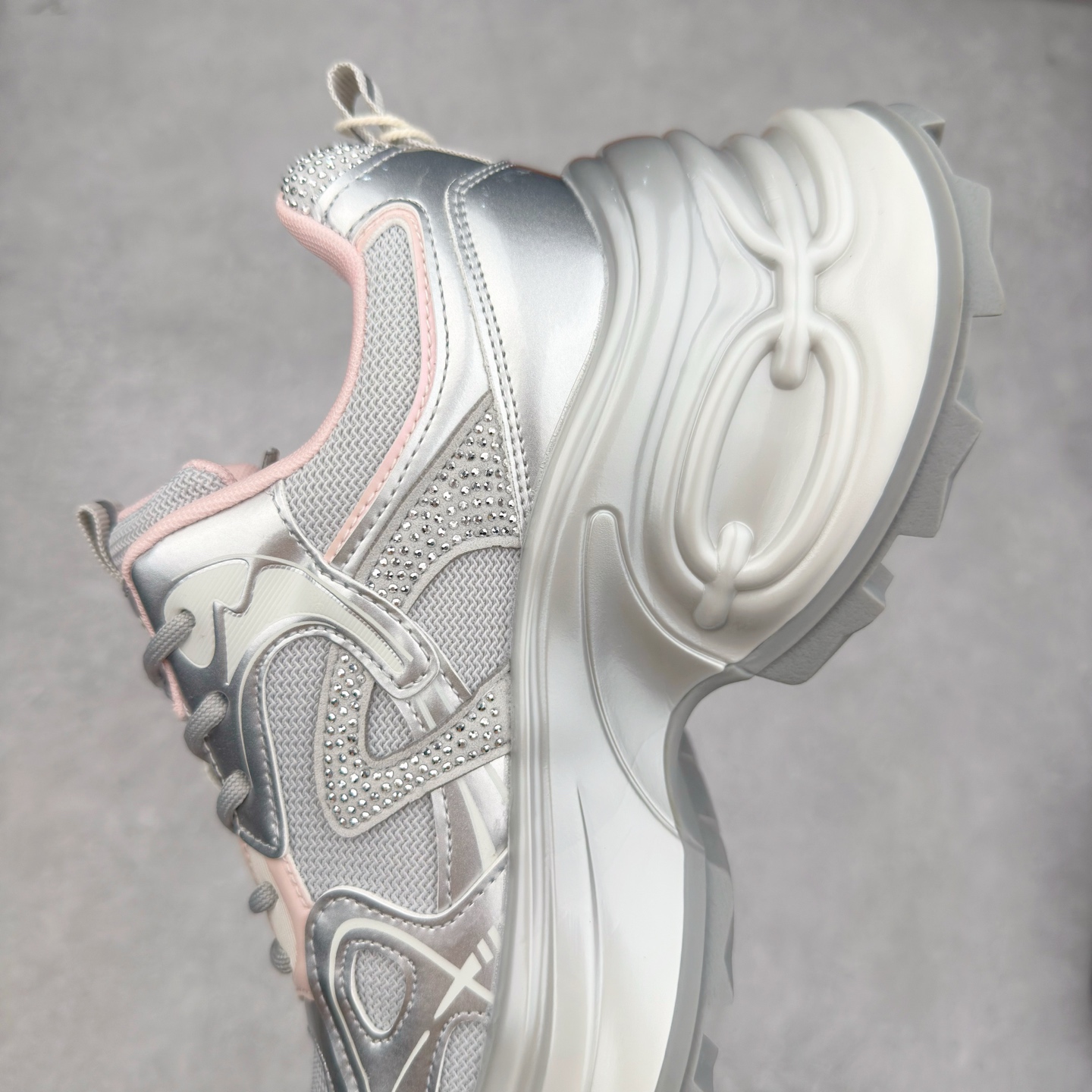 图片[7]-GG-CC 2025新款厚底增高休闲运动老爹鞋系列 广东大厂出品 7CM厚底增高 星河粒子 银白粉色 银角大王 完美细节 25ss春季新款厚底增高 大长腿 时髦look轻松定格 不费力展现率性氛围 高档银盒 酷帅机能风不规则设计大底 拼色造型设计 轻便舒适百搭 GGCC银白配色好温柔 三层组合月牙底 柔软有弹性的月牙底和增加舒适度显腿长的7cm增高 长时间走路和站立都不累脚舒适度和少女感 厚底增高 不管怎么搭都好看~尺码：35 36 37 38 39 40-选品中心