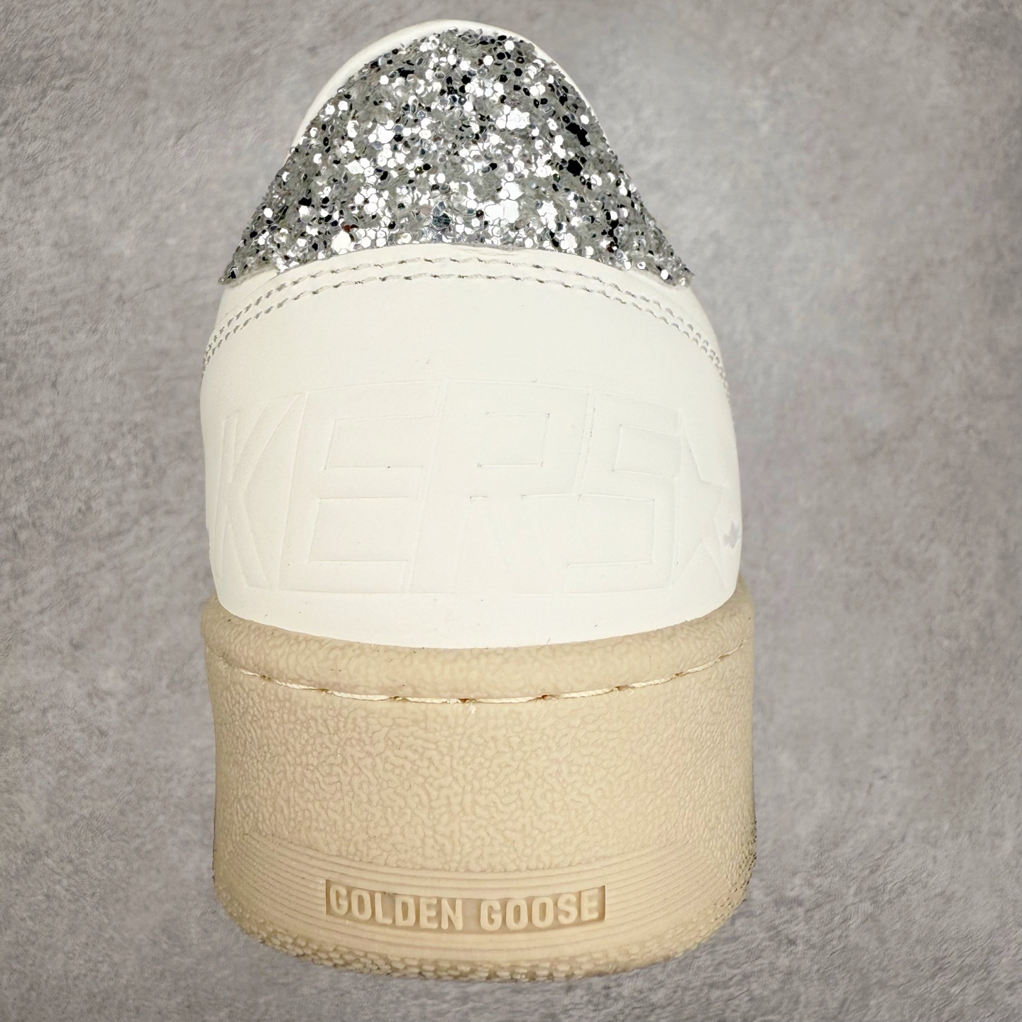 图片[8]-＃纯原 Golden Goose Super-Star GGDB 小脏鞋休闲时尚板鞋 设计有一种不修边幅的酷感 特意做旧彰显自由随性 百搭无挑剔 订制高端柔软皮革 纯手工制作压印Logo 手工刷洗上色打蜡 确保每一双鞋子的独一无二不管是版型还是材料和质感都已经大幅度的超越同市场其它版本 Super-Star运动鞋是Golden Goose的常绿植物 由于使用了创新的材料和饰面 它在每个季节都伴随着其系列 这款牛皮皮革模型的鞋跟饰有黑色皮革鞋跟 绒面革GGDB星星和金属宇样 标志性的复古外观 尺码：35/45-选品中心