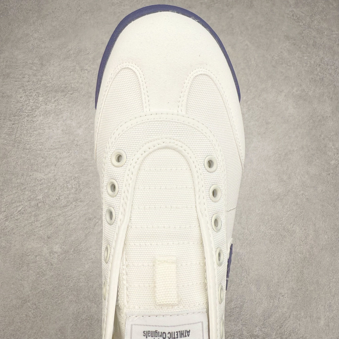 图片[4]-DESCENTE Sport Style Chron Racer迪桑特舒适百搭防滑耐磨低帮生活休闲鞋 是一款集复古与现代于一体的低帮跑步鞋 简洁的牛皮鞋面不仅彰显出时尚的质感 还适用于多种场合的穿搭 这款鞋子的透气性能极佳 轻质弹性鞋底则提供了良好的舒适度和耐磨性 使你在行走或跑步时都能感受到脚底的柔软与支撑 尺码：36 36.5 37.5 38 38.5 39 40 40.5 41 42 42.5 43 44 44.5 45-选品中心