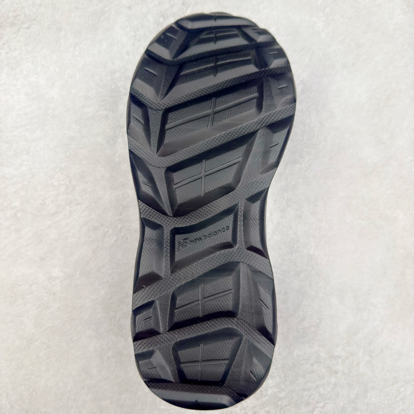 图片[9]-New Balance NB Breeze SD2202 舒适百搭 玛丽珍防滑耐磨低帮生活休闲鞋 随着潮流风向的转变，玛丽珍鞋赛道成为各大球鞋品牌竞相角逐的热门领域，这无疑为我们带来了更多样化的选择空间。这不，就在近日，New Balance 宣布将再度推出 New Balance BREEZE SD2202 鞋型的新配色。在鞋型方面，它有着标准的玛丽珍鞋外观，采用魔术贴取代了一般球鞋的鞋带系统，NB 的徽标也设置于此。鞋面正上方有大面积镂空设计，仔细观察，中底橡胶区域同样设有小孔，进一步增强了透气性。尺码：36 37 37.5 38 38.5 39 40-选品中心