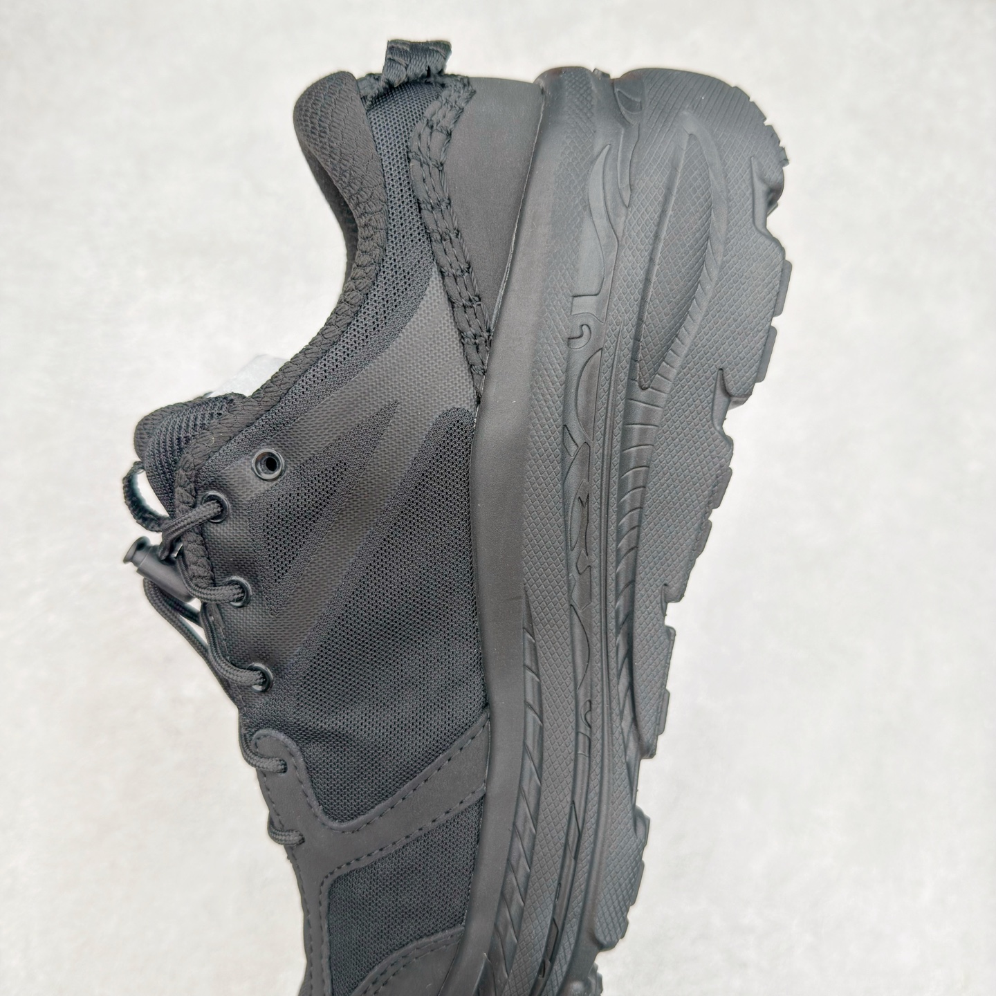 图片[7]-＃HK纯原 HOKA ONE ONE Bondi B3 LS 运动舒适低帮跑步鞋 男女同款 HOKA ONE ONE是来自美国的跑步鞋知名品牌，创立于2009年，始终致力于为所有跑者提供更新、更好的跑步装备。相比常规跑鞋，HOKA ONE ONE特别研发使用性能独特的几何形跑鞋中底，此种鞋底更厚、更高、回弹性也更好，除了卓越的缓冲性能，它还能为各种阶段的跑者带来更具动感、更加稳定的跑步体验。HOKAONE ONE从设计之初就清楚意识到，要保证跑者步幅的均匀一致，双脚自然而然的运动至关重要。实拍调校N版已经零色差零失真 百分百还原实物色彩所见即所得 不存在货不对板色差等低级问题 选购参考实物拍摄 不混卖不参货 只用心做好货严格选品 承诺混一赔十 尺码：36 36.5 37.5 38 38.5 39 40 40.5 41 42 42.5 43 44 44.5 45-选品中心