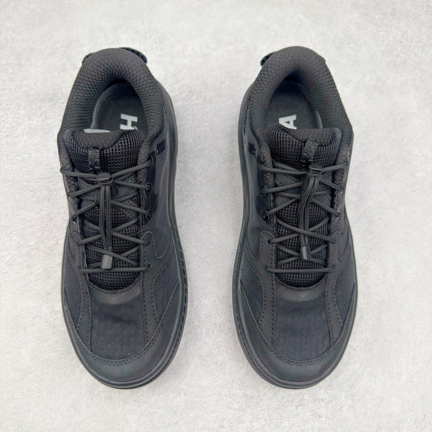 图片[2]-＃HK纯原 HOKA ONE ONE Bondi B3 LS 运动舒适低帮跑步鞋 男女同款 HOKA ONE ONE是来自美国的跑步鞋知名品牌，创立于2009年，始终致力于为所有跑者提供更新、更好的跑步装备。相比常规跑鞋，HOKA ONE ONE特别研发使用性能独特的几何形跑鞋中底，此种鞋底更厚、更高、回弹性也更好，除了卓越的缓冲性能，它还能为各种阶段的跑者带来更具动感、更加稳定的跑步体验。HOKAONE ONE从设计之初就清楚意识到，要保证跑者步幅的均匀一致，双脚自然而然的运动至关重要。实拍调校N版已经零色差零失真 百分百还原实物色彩所见即所得 不存在货不对板色差等低级问题 选购参考实物拍摄 不混卖不参货 只用心做好货严格选品 承诺混一赔十 尺码：36 36.5 37.5 38 38.5 39 40 40.5 41 42 42.5 43 44 44.5 45-选品中心