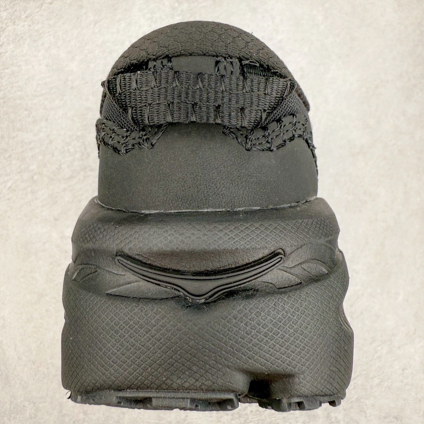 图片[8]-＃HK纯原 HOKA ONE ONE Bondi B3 LS 运动舒适低帮跑步鞋 男女同款 HOKA ONE ONE是来自美国的跑步鞋知名品牌，创立于2009年，始终致力于为所有跑者提供更新、更好的跑步装备。相比常规跑鞋，HOKA ONE ONE特别研发使用性能独特的几何形跑鞋中底，此种鞋底更厚、更高、回弹性也更好，除了卓越的缓冲性能，它还能为各种阶段的跑者带来更具动感、更加稳定的跑步体验。HOKAONE ONE从设计之初就清楚意识到，要保证跑者步幅的均匀一致，双脚自然而然的运动至关重要。实拍调校N版已经零色差零失真 百分百还原实物色彩所见即所得 不存在货不对板色差等低级问题 选购参考实物拍摄 不混卖不参货 只用心做好货严格选品 承诺混一赔十 尺码：36 36.5 37.5 38 38.5 39 40 40.5 41 42 42.5 43 44 44.5 45-选品中心