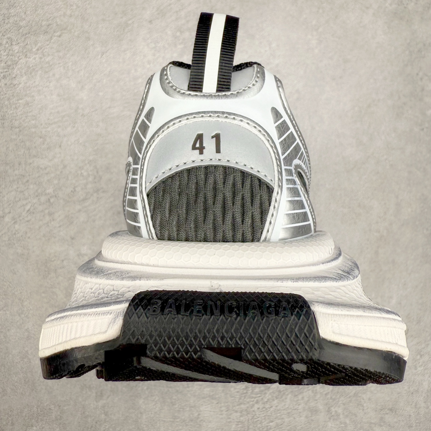 图片[8]-＃TG福利特价 BALENCIAGA 3XL Sneakers 巴黎世家十代网布系带低帮走秀复古老爹鞋 配套套现全码福利开炸 长期补货价格一步到位 市场中端王者 欢迎对比 实力大厂成熟流水线出品 品控完美 免检产品 新配色陆续开发 全套原纸板楦头开发 完美版型 鞋头边缘和后帮徽标 鞋面和后跟凸印尺码 鞋舌 3XL 橡胶品牌标识和反光细节 鞋帮拉袢和鞋舌拉祥 配反光细节 备用鞋带在鞋履前侧 可在穿着前取下 便于不同造型搭配 注意运费超重 偏大一码 尺码：35 36 37 38 39 40 41 42 43 44 45 46-选品中心