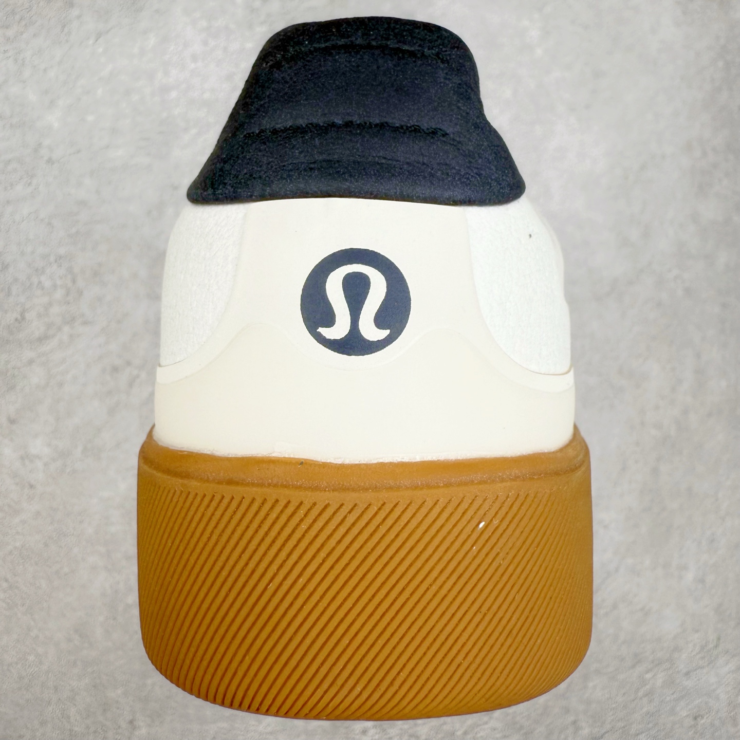 图片[8]-＃GD广顶 lululemon Cityverse 露露乐檬极简主义减震耐磨低帮生活休闲鞋 Cityverse将运动性能融入经典休闲鞋中，中底提供出色缓震，并贴合足部曲线，带来全天候的舒适感。鞋面采用两种材质拼接，且前半部分采用热熔压胶处理，无任何缝线，保留了鞋身整体性。模制泡沫的鞋垫带来上乘的脚感，在平日休闲穿着时不会磨脚，也能提供轻质软弹的效果。25年来，lululemon一直秉持“感受为先”的设计理念，并相信更好的感受带来更好的表现。此次男鞋的设计亦是如此。投入多年研究，针对男性在不同运动场景中的脚步形态设计了不同鞋履款式。同时，还进行了生物力学与形态学研究，为“他”带来更好的贴合度和感受。尺码：36 36.5 37.5 38 38.5 39 40 40.5 41 42 42.5 43 44 44.5 45-选品中心