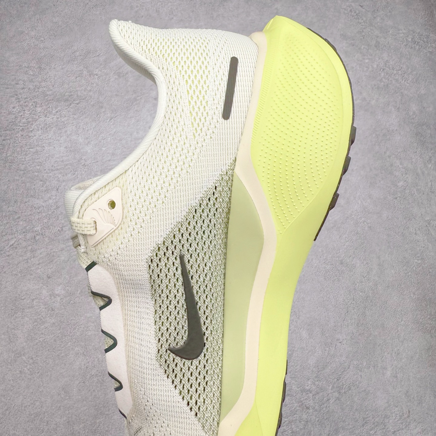 图片[7]-＃TG纯原 NK Zoom Pegasus 飞马41代马拉松系列网面透气缓震疾速跑鞋 独家渠道 市面未流通批次 奥莱直播间499 599一样的东西 碾压市面现存所有版本 公司一样的东西 超值回馈 帮你省钱 拥有 Zoom Air 一如既往的稳定感和流畅感 鞋面采用工程网眼设计 为特定高热区域营造出色透气性 进一步增加鞋面的穿孔数量 让足部能够快速散热 中足搭配 Flywire 飞线 在高速运动时营造舒适稳定的贴合感 内置Zoon气垫加持 动力十足 尺码：36 36.5 37.5 38 38.5 39 40 40.5 41 42 42.5 43 44 44.5 45-选品中心