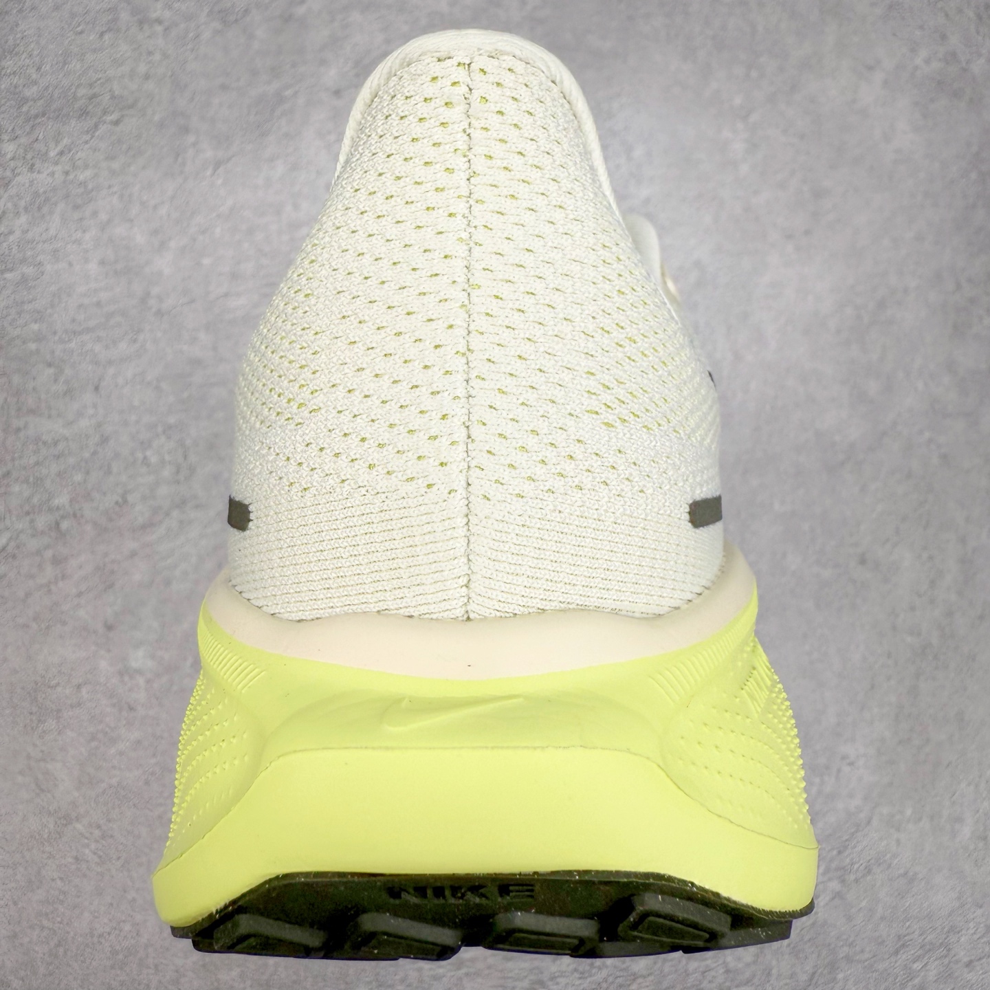 图片[8]-＃TG纯原 NK Zoom Pegasus 飞马41代马拉松系列网面透气缓震疾速跑鞋 独家渠道 市面未流通批次 奥莱直播间499 599一样的东西 碾压市面现存所有版本 公司一样的东西 超值回馈 帮你省钱 拥有 Zoom Air 一如既往的稳定感和流畅感 鞋面采用工程网眼设计 为特定高热区域营造出色透气性 进一步增加鞋面的穿孔数量 让足部能够快速散热 中足搭配 Flywire 飞线 在高速运动时营造舒适稳定的贴合感 内置Zoon气垫加持 动力十足 尺码：36 36.5 37.5 38 38.5 39 40 40.5 41 42 42.5 43 44 44.5 45-选品中心