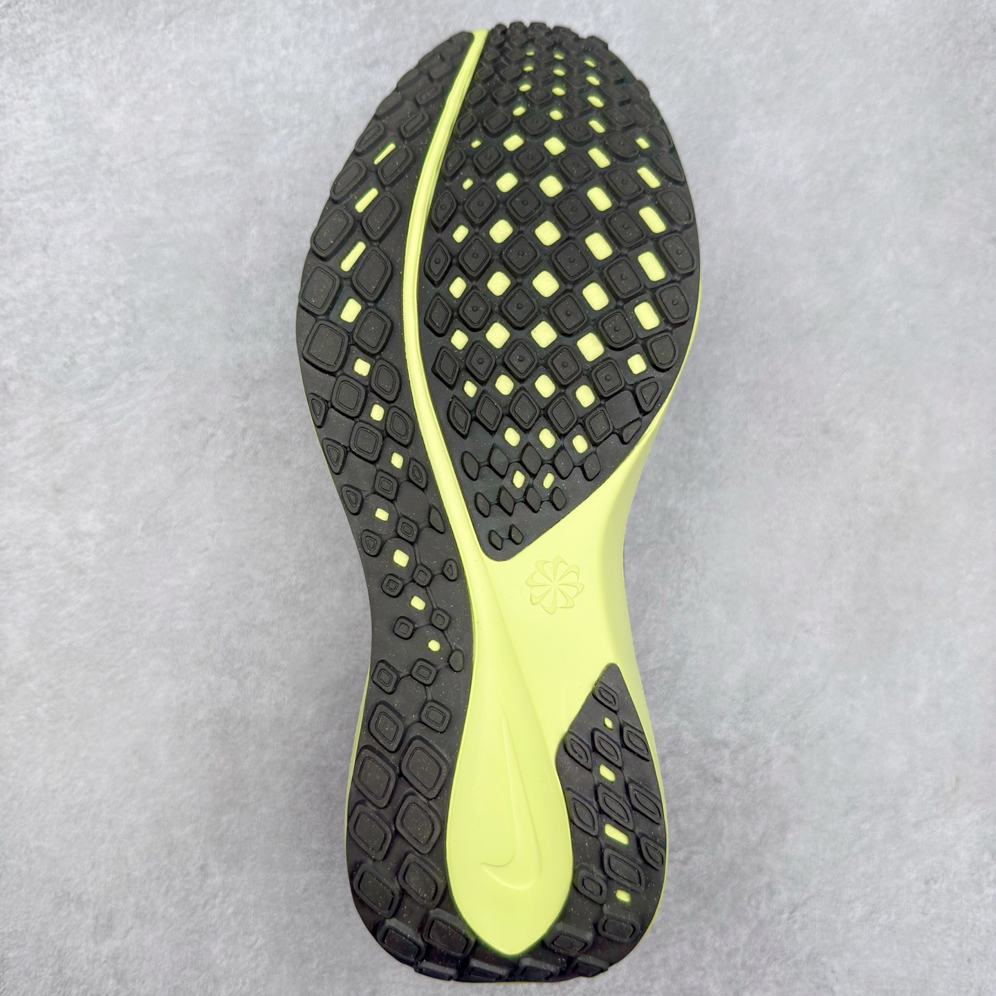 图片[9]-＃TG纯原 NK Zoom Pegasus 飞马41代马拉松系列网面透气缓震疾速跑鞋 独家渠道 市面未流通批次 奥莱直播间499 599一样的东西 碾压市面现存所有版本 公司一样的东西 超值回馈 帮你省钱 拥有 Zoom Air 一如既往的稳定感和流畅感 鞋面采用工程网眼设计 为特定高热区域营造出色透气性 进一步增加鞋面的穿孔数量 让足部能够快速散热 中足搭配 Flywire 飞线 在高速运动时营造舒适稳定的贴合感 内置Zoon气垫加持 动力十足 尺码：36 36.5 37.5 38 38.5 39 40 40.5 41 42 42.5 43 44 44.5 45-选品中心