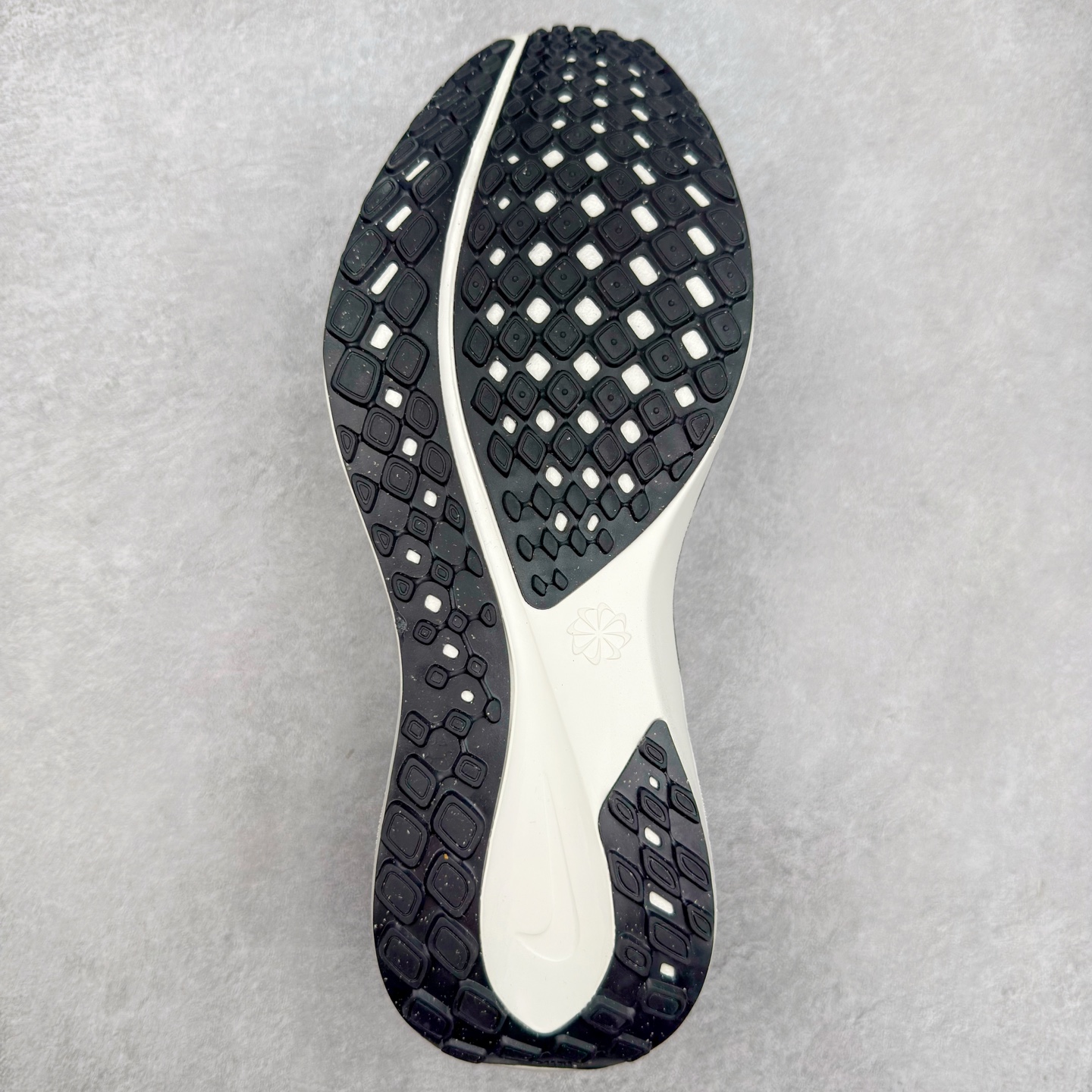 图片[9]-＃TG纯原 NK Zoom Pegasus 飞马41代马拉松系列网面透气缓震疾速跑鞋 独家渠道 市面未流通批次 奥莱直播间499 599一样的东西 碾压市面现存所有版本 公司一样的东西 超值回馈 帮你省钱 拥有 Zoom Air 一如既往的稳定感和流畅感 鞋面采用工程网眼设计 为特定高热区域营造出色透气性 进一步增加鞋面的穿孔数量 让足部能够快速散热 中足搭配 Flywire 飞线 在高速运动时营造舒适稳定的贴合感 内置Zoon气垫加持 动力十足 尺码：36 36.5 37.5 38 38.5 39 40 40.5 41 42 42.5 43 44 44.5 45-选品中心