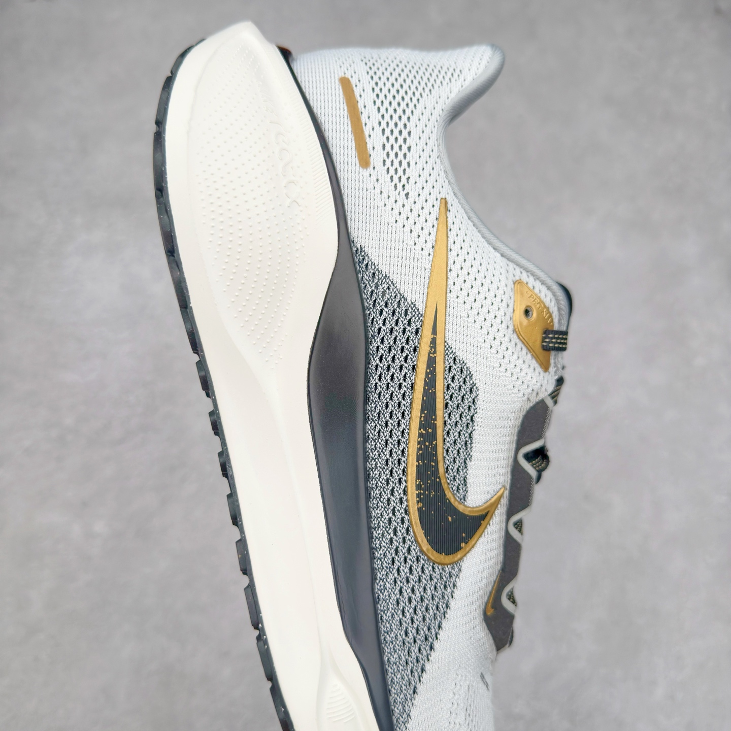 图片[6]-＃TG纯原 NK Zoom Pegasus 飞马41代马拉松系列网面透气缓震疾速跑鞋 独家渠道 市面未流通批次 奥莱直播间499 599一样的东西 碾压市面现存所有版本 公司一样的东西 超值回馈 帮你省钱 拥有 Zoom Air 一如既往的稳定感和流畅感 鞋面采用工程网眼设计 为特定高热区域营造出色透气性 进一步增加鞋面的穿孔数量 让足部能够快速散热 中足搭配 Flywire 飞线 在高速运动时营造舒适稳定的贴合感 内置Zoon气垫加持 动力十足 尺码：36 36.5 37.5 38 38.5 39 40 40.5 41 42 42.5 43 44 44.5 45-选品中心