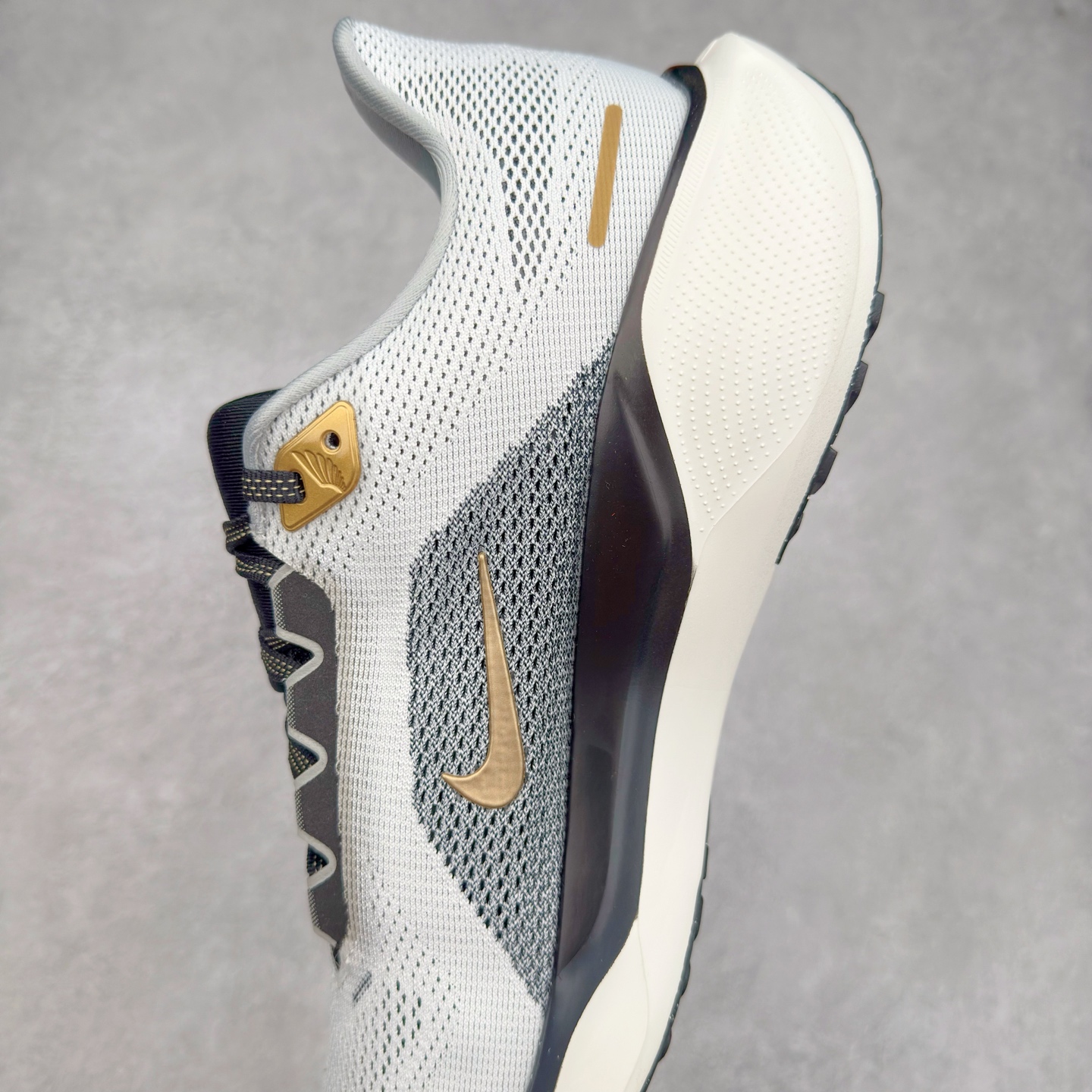 图片[7]-＃TG纯原 NK Zoom Pegasus 飞马41代马拉松系列网面透气缓震疾速跑鞋 独家渠道 市面未流通批次 奥莱直播间499 599一样的东西 碾压市面现存所有版本 公司一样的东西 超值回馈 帮你省钱 拥有 Zoom Air 一如既往的稳定感和流畅感 鞋面采用工程网眼设计 为特定高热区域营造出色透气性 进一步增加鞋面的穿孔数量 让足部能够快速散热 中足搭配 Flywire 飞线 在高速运动时营造舒适稳定的贴合感 内置Zoon气垫加持 动力十足 尺码：36 36.5 37.5 38 38.5 39 40 40.5 41 42 42.5 43 44 44.5 45-选品中心