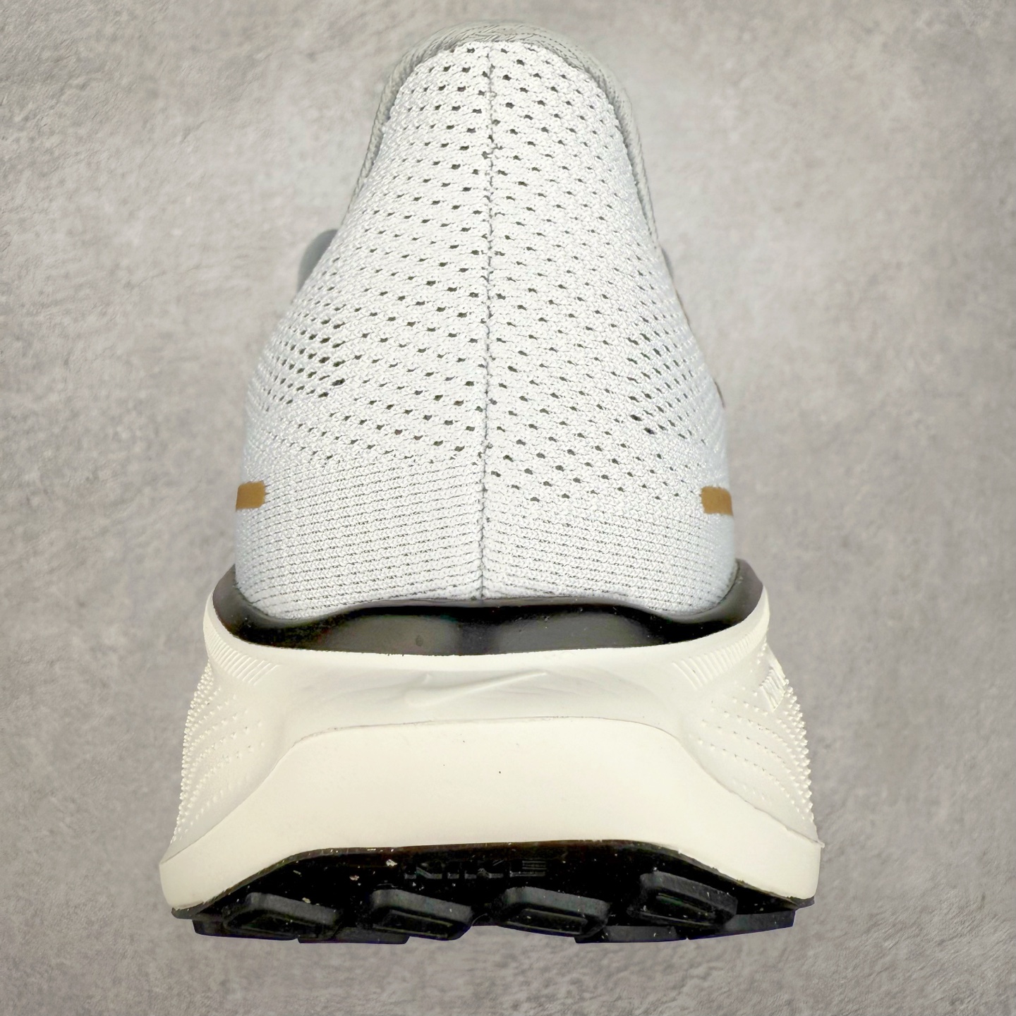 图片[8]-＃TG纯原 NK Zoom Pegasus 飞马41代马拉松系列网面透气缓震疾速跑鞋 独家渠道 市面未流通批次 奥莱直播间499 599一样的东西 碾压市面现存所有版本 公司一样的东西 超值回馈 帮你省钱 拥有 Zoom Air 一如既往的稳定感和流畅感 鞋面采用工程网眼设计 为特定高热区域营造出色透气性 进一步增加鞋面的穿孔数量 让足部能够快速散热 中足搭配 Flywire 飞线 在高速运动时营造舒适稳定的贴合感 内置Zoon气垫加持 动力十足 尺码：36 36.5 37.5 38 38.5 39 40 40.5 41 42 42.5 43 44 44.5 45-选品中心