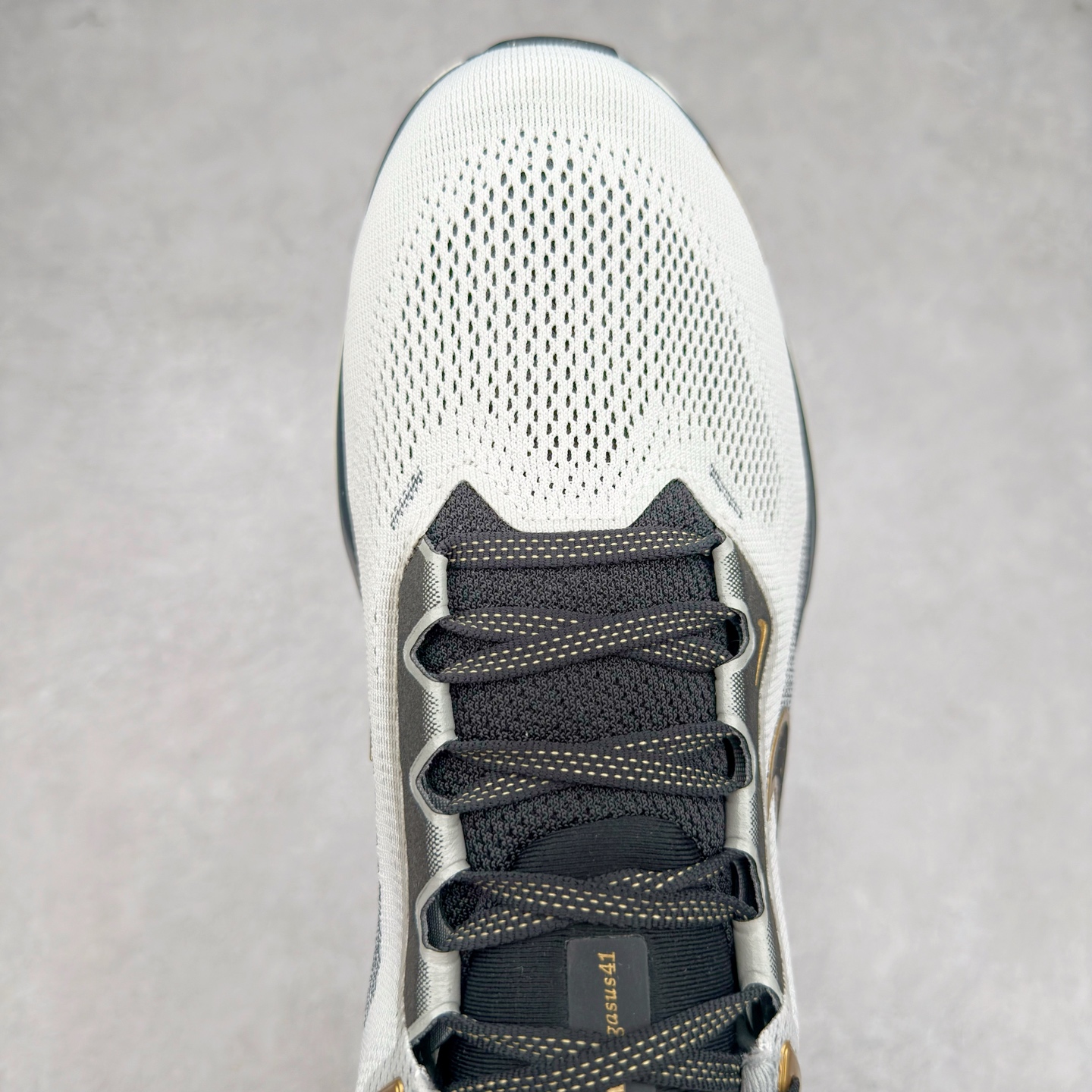 图片[4]-＃TG纯原 NK Zoom Pegasus 飞马41代马拉松系列网面透气缓震疾速跑鞋 独家渠道 市面未流通批次 奥莱直播间499 599一样的东西 碾压市面现存所有版本 公司一样的东西 超值回馈 帮你省钱 拥有 Zoom Air 一如既往的稳定感和流畅感 鞋面采用工程网眼设计 为特定高热区域营造出色透气性 进一步增加鞋面的穿孔数量 让足部能够快速散热 中足搭配 Flywire 飞线 在高速运动时营造舒适稳定的贴合感 内置Zoon气垫加持 动力十足 尺码：36 36.5 37.5 38 38.5 39 40 40.5 41 42 42.5 43 44 44.5 45-选品中心