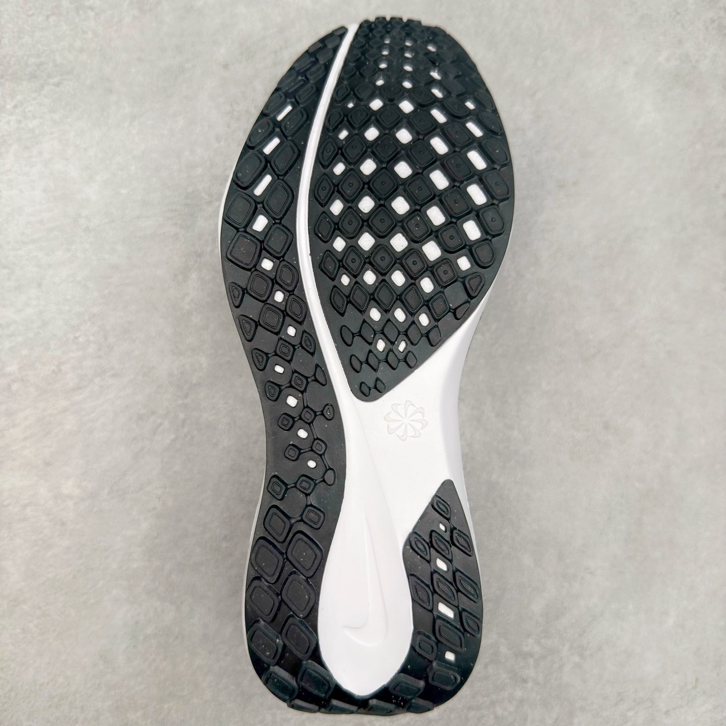 图片[9]-＃TG纯原 NK Zoom Pegasus 飞马41代马拉松系列网面透气缓震疾速跑鞋 独家渠道 市面未流通批次 奥莱直播间499 599一样的东西 碾压市面现存所有版本 公司一样的东西 超值回馈 帮你省钱 拥有 Zoom Air 一如既往的稳定感和流畅感 鞋面采用工程网眼设计 为特定高热区域营造出色透气性 进一步增加鞋面的穿孔数量 让足部能够快速散热 中足搭配 Flywire 飞线 在高速运动时营造舒适稳定的贴合感 内置Zoon气垫加持 动力十足 尺码：36 36.5 37.5 38 38.5 39 40 40.5 41 42 42.5 43 44 44.5 45-选品中心