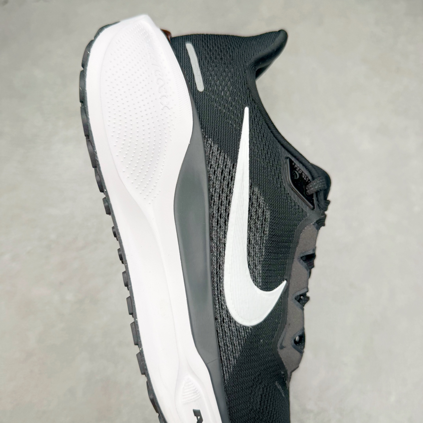 图片[6]-＃TG纯原 NK Zoom Pegasus 飞马41代马拉松系列网面透气缓震疾速跑鞋 独家渠道 市面未流通批次 奥莱直播间499 599一样的东西 碾压市面现存所有版本 公司一样的东西 超值回馈 帮你省钱 拥有 Zoom Air 一如既往的稳定感和流畅感 鞋面采用工程网眼设计 为特定高热区域营造出色透气性 进一步增加鞋面的穿孔数量 让足部能够快速散热 中足搭配 Flywire 飞线 在高速运动时营造舒适稳定的贴合感 内置Zoon气垫加持 动力十足 尺码：36 36.5 37.5 38 38.5 39 40 40.5 41 42 42.5 43 44 44.5 45-选品中心