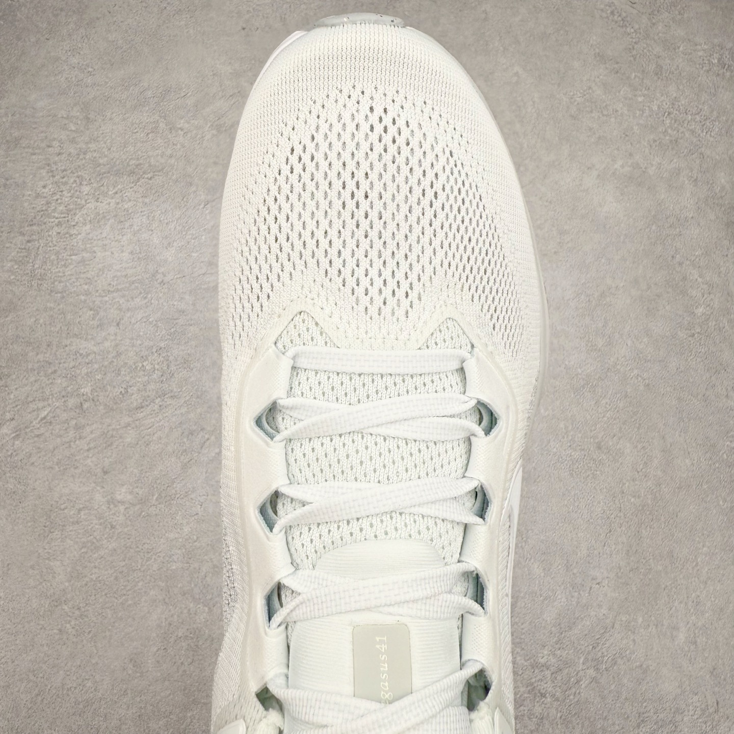 图片[4]-＃TG纯原 NK Zoom Pegasus 飞马41代马拉松系列网面透气缓震疾速跑鞋 独家渠道 市面未流通批次 奥莱直播间499 599一样的东西 碾压市面现存所有版本 公司一样的东西 超值回馈 帮你省钱 拥有 Zoom Air 一如既往的稳定感和流畅感 鞋面采用工程网眼设计 为特定高热区域营造出色透气性 进一步增加鞋面的穿孔数量 让足部能够快速散热 中足搭配 Flywire 飞线 在高速运动时营造舒适稳定的贴合感 内置Zoon气垫加持 动力十足 尺码：36 36.5 37.5 38 38.5 39 40 40.5 41 42 42.5 43 44 44.5 45-选品中心