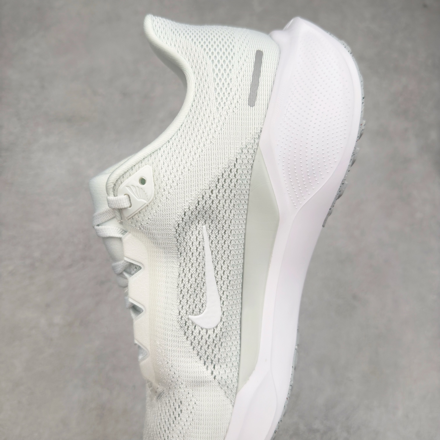 图片[7]-＃TG纯原 NK Zoom Pegasus 飞马41代马拉松系列网面透气缓震疾速跑鞋 独家渠道 市面未流通批次 奥莱直播间499 599一样的东西 碾压市面现存所有版本 公司一样的东西 超值回馈 帮你省钱 拥有 Zoom Air 一如既往的稳定感和流畅感 鞋面采用工程网眼设计 为特定高热区域营造出色透气性 进一步增加鞋面的穿孔数量 让足部能够快速散热 中足搭配 Flywire 飞线 在高速运动时营造舒适稳定的贴合感 内置Zoon气垫加持 动力十足 尺码：36 36.5 37.5 38 38.5 39 40 40.5 41 42 42.5 43 44 44.5 45-选品中心