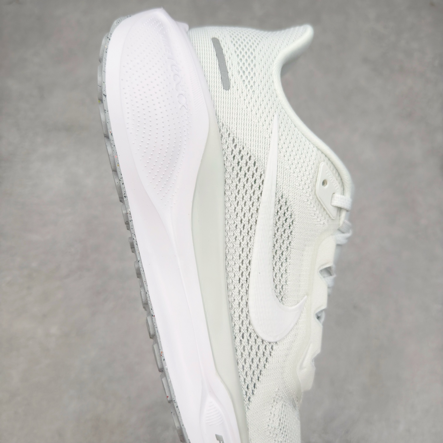 图片[6]-＃TG纯原 NK Zoom Pegasus 飞马41代马拉松系列网面透气缓震疾速跑鞋 独家渠道 市面未流通批次 奥莱直播间499 599一样的东西 碾压市面现存所有版本 公司一样的东西 超值回馈 帮你省钱 拥有 Zoom Air 一如既往的稳定感和流畅感 鞋面采用工程网眼设计 为特定高热区域营造出色透气性 进一步增加鞋面的穿孔数量 让足部能够快速散热 中足搭配 Flywire 飞线 在高速运动时营造舒适稳定的贴合感 内置Zoon气垫加持 动力十足 尺码：36 36.5 37.5 38 38.5 39 40 40.5 41 42 42.5 43 44 44.5 45-选品中心