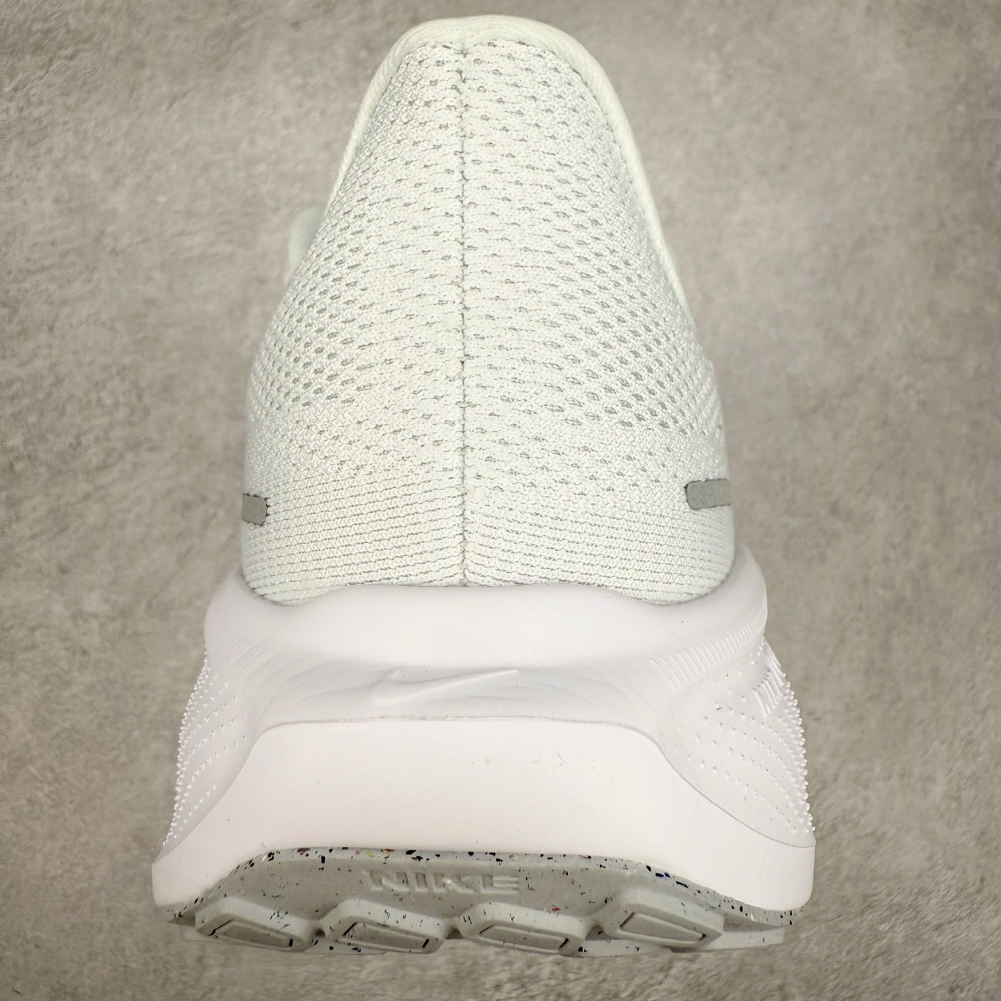 图片[8]-＃TG纯原 NK Zoom Pegasus 飞马41代马拉松系列网面透气缓震疾速跑鞋 独家渠道 市面未流通批次 奥莱直播间499 599一样的东西 碾压市面现存所有版本 公司一样的东西 超值回馈 帮你省钱 拥有 Zoom Air 一如既往的稳定感和流畅感 鞋面采用工程网眼设计 为特定高热区域营造出色透气性 进一步增加鞋面的穿孔数量 让足部能够快速散热 中足搭配 Flywire 飞线 在高速运动时营造舒适稳定的贴合感 内置Zoon气垫加持 动力十足 尺码：36 36.5 37.5 38 38.5 39 40 40.5 41 42 42.5 43 44 44.5 45-选品中心