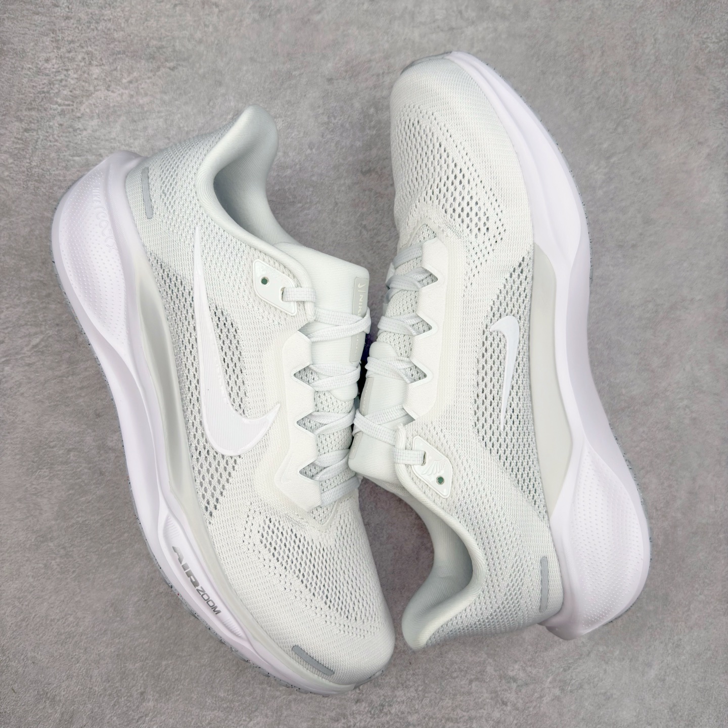 图片[3]-＃TG纯原 NK Zoom Pegasus 飞马41代马拉松系列网面透气缓震疾速跑鞋 独家渠道 市面未流通批次 奥莱直播间499 599一样的东西 碾压市面现存所有版本 公司一样的东西 超值回馈 帮你省钱 拥有 Zoom Air 一如既往的稳定感和流畅感 鞋面采用工程网眼设计 为特定高热区域营造出色透气性 进一步增加鞋面的穿孔数量 让足部能够快速散热 中足搭配 Flywire 飞线 在高速运动时营造舒适稳定的贴合感 内置Zoon气垫加持 动力十足 尺码：36 36.5 37.5 38 38.5 39 40 40.5 41 42 42.5 43 44 44.5 45-选品中心