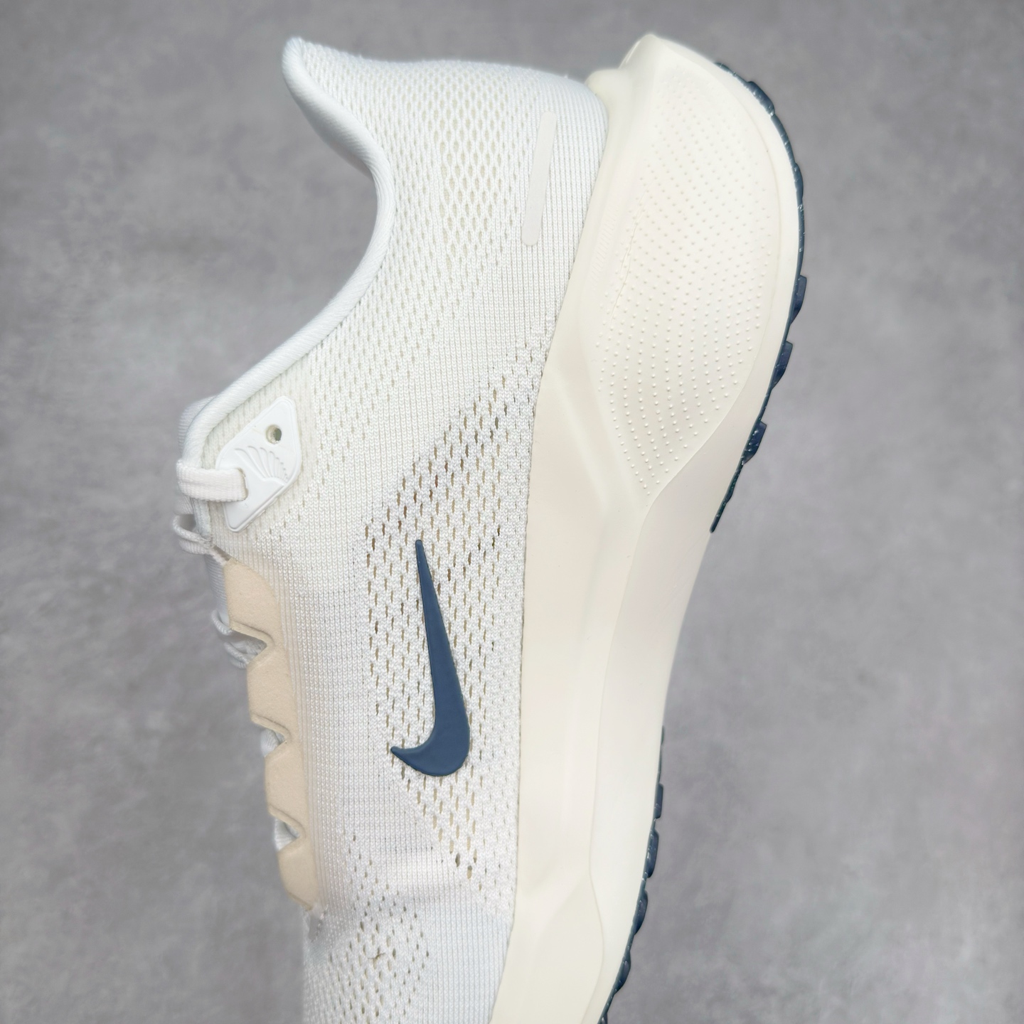 图片[7]-＃TG纯原 NK Zoom Pegasus 飞马41代马拉松系列网面透气缓震疾速跑鞋 独家渠道 市面未流通批次 奥莱直播间499 599一样的东西 碾压市面现存所有版本 公司一样的东西 超值回馈 帮你省钱 拥有 Zoom Air 一如既往的稳定感和流畅感 鞋面采用工程网眼设计 为特定高热区域营造出色透气性 进一步增加鞋面的穿孔数量 让足部能够快速散热 中足搭配 Flywire 飞线 在高速运动时营造舒适稳定的贴合感 内置Zoon气垫加持 动力十足 尺码：36 36.5 37.5 38 38.5 39 40 40.5 41 42 42.5 43 44 44.5 45-选品中心